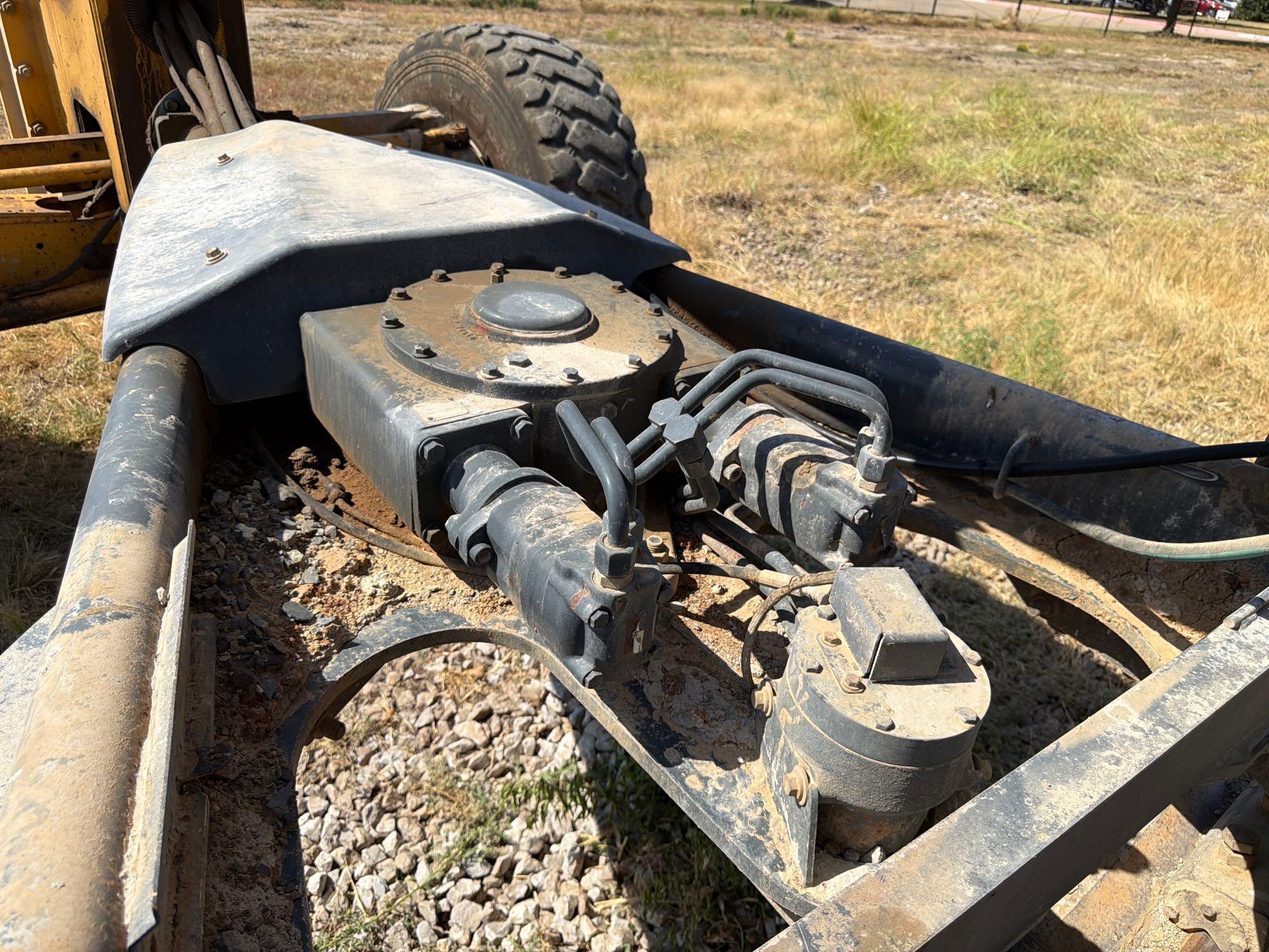 John Deere 672G