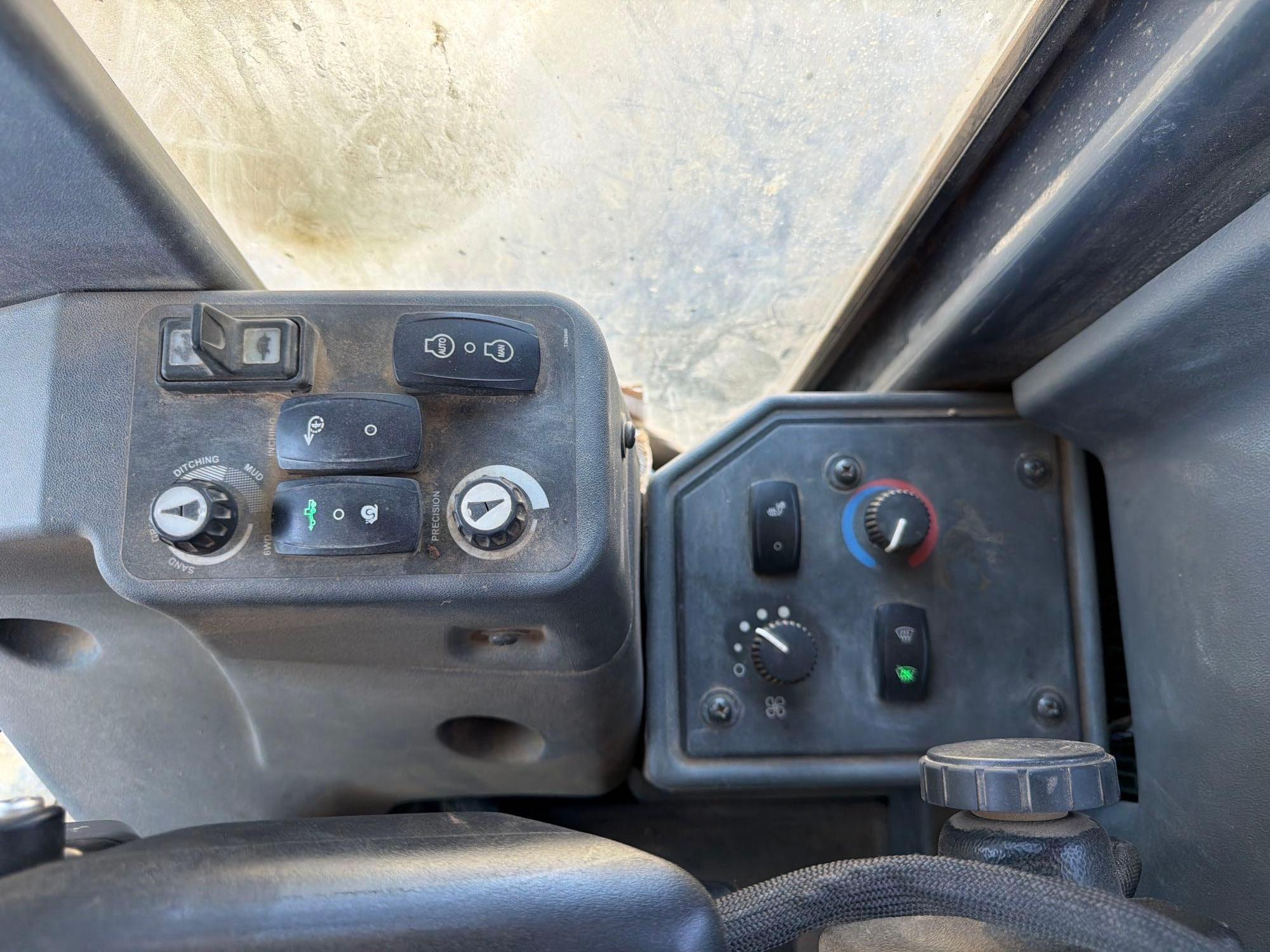 John Deere 672G