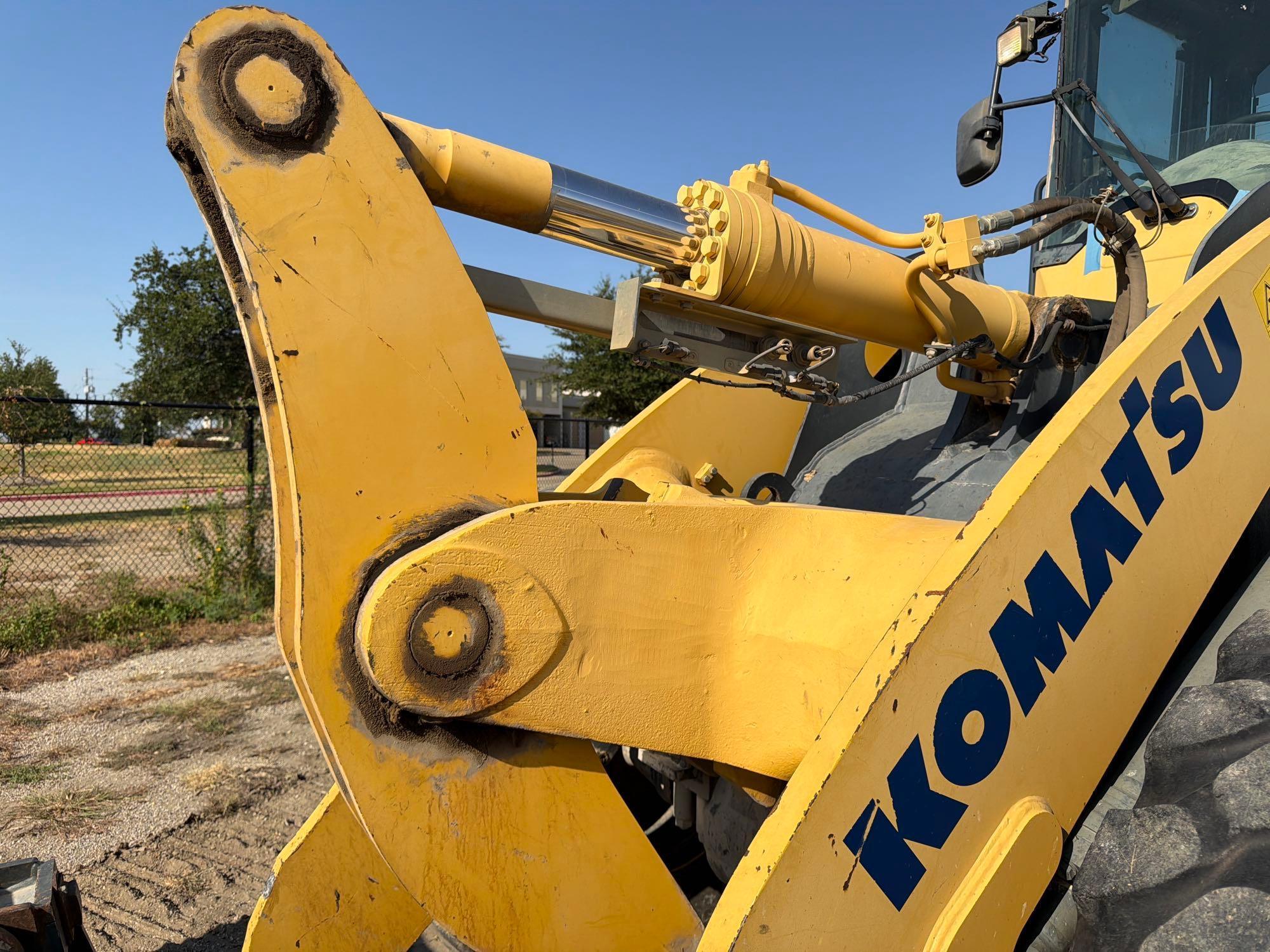 Komatsu WA320-7
