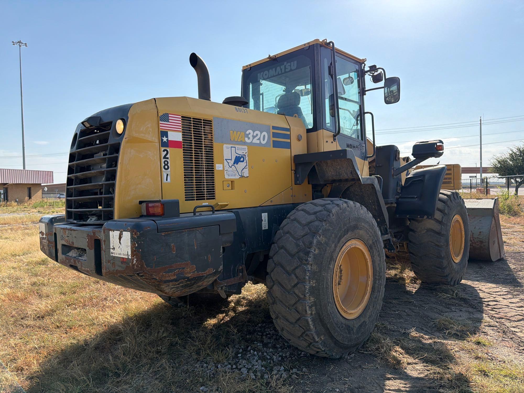 Komatsu WA320-7