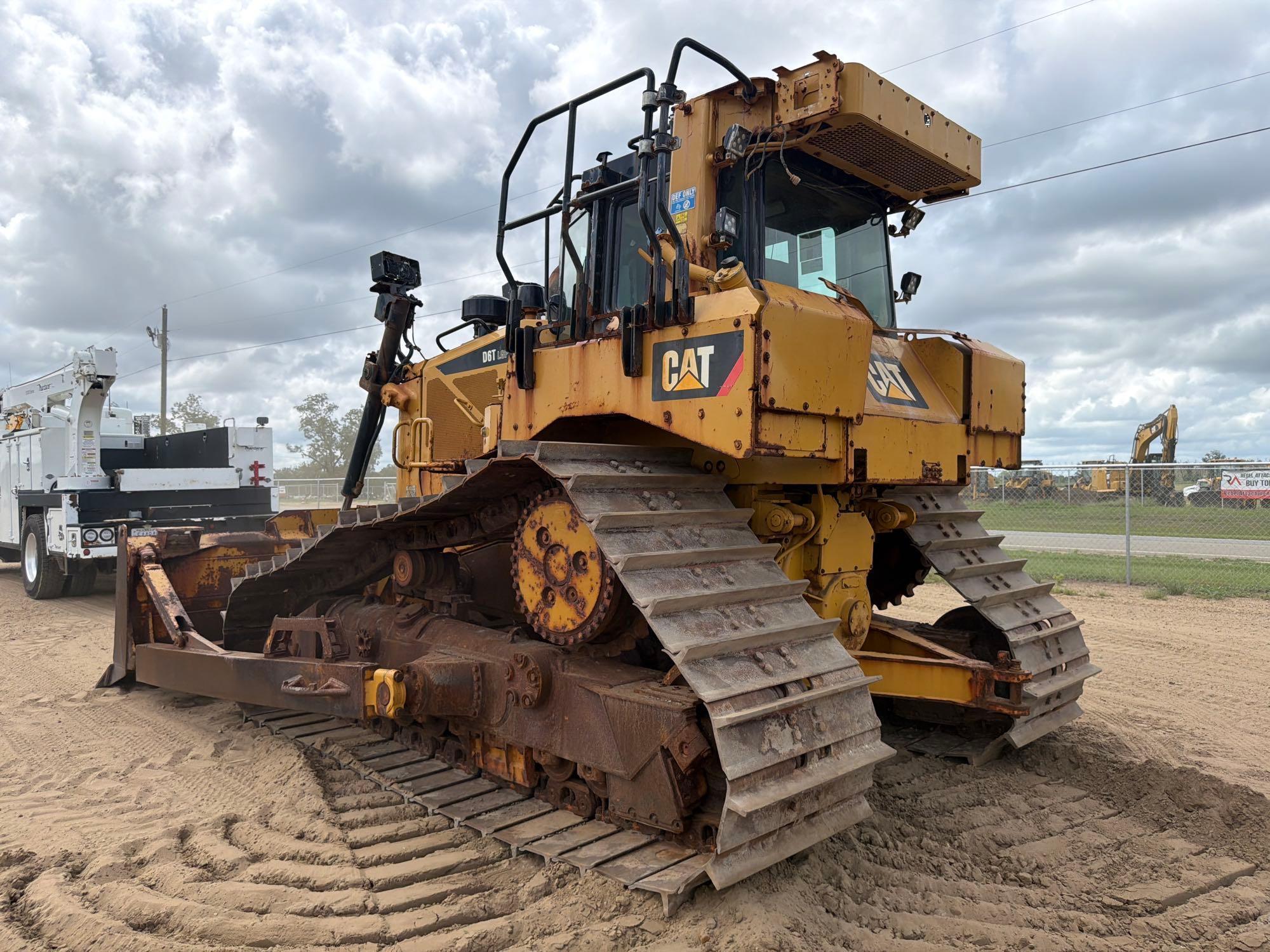 Caterpillar D6T