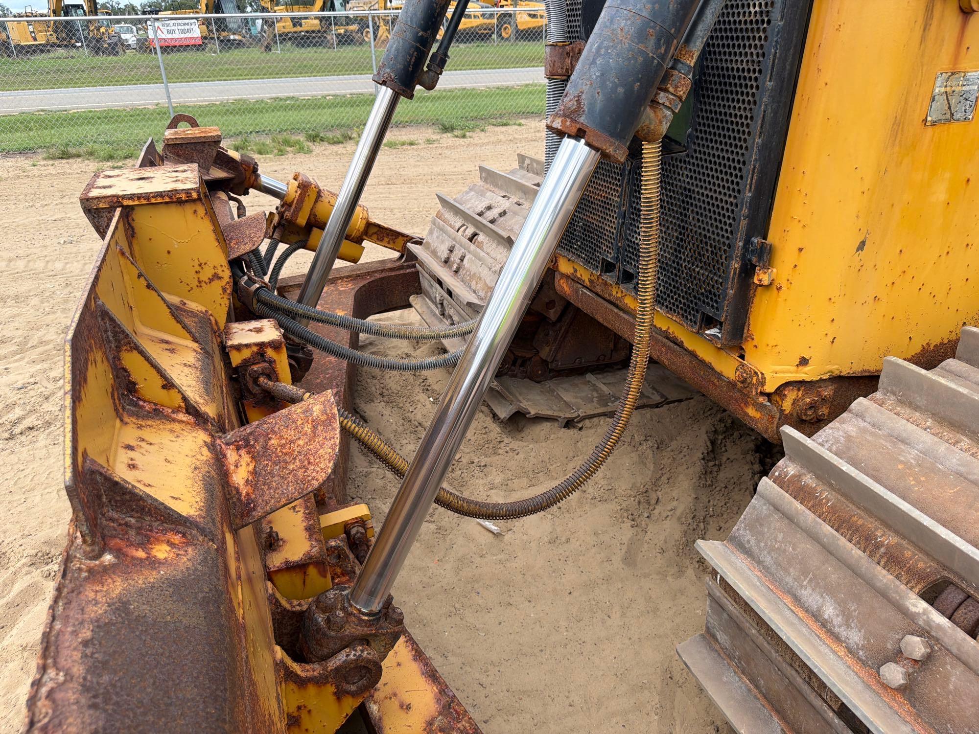 Caterpillar D6T