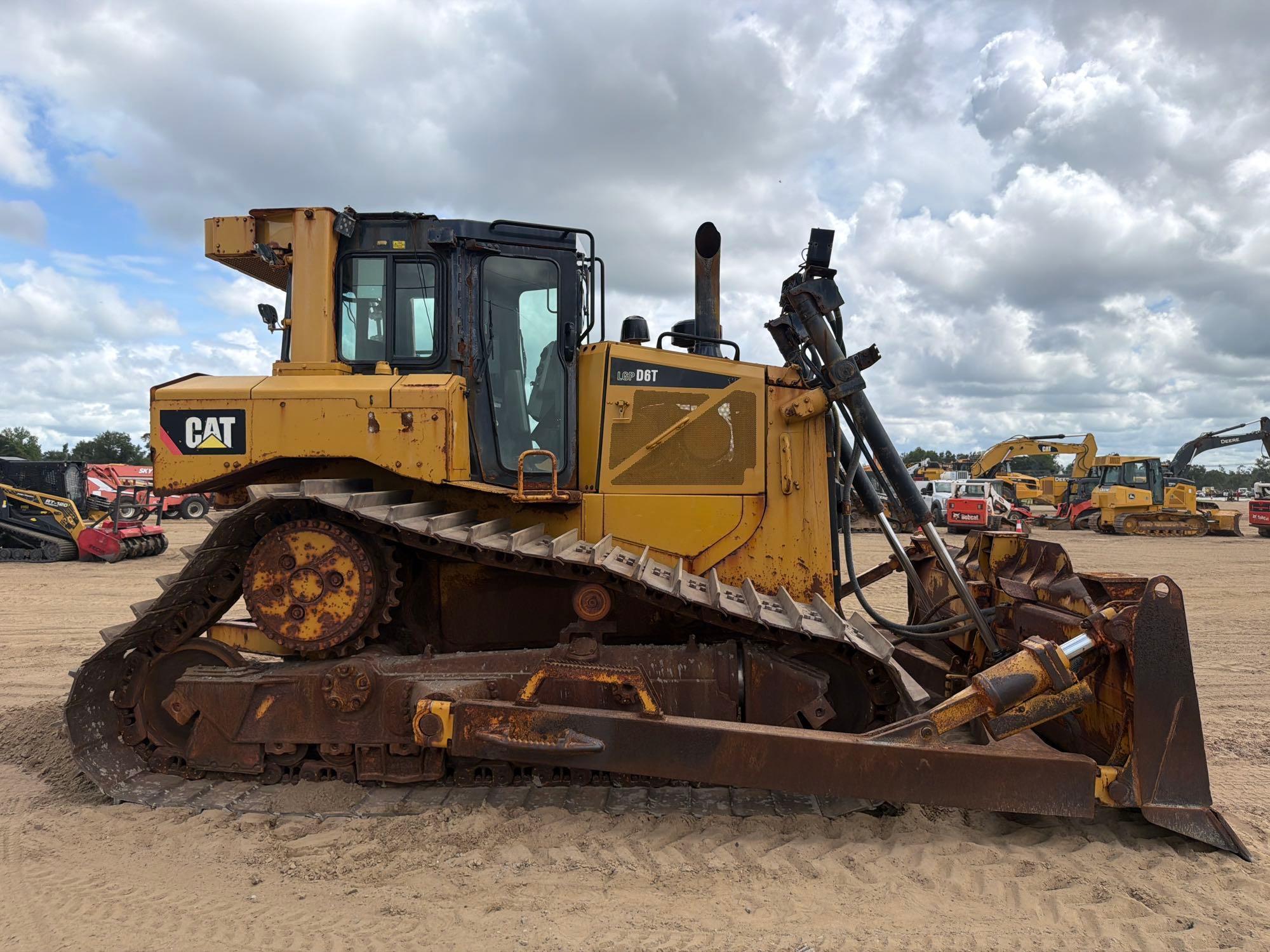 Caterpillar D6T