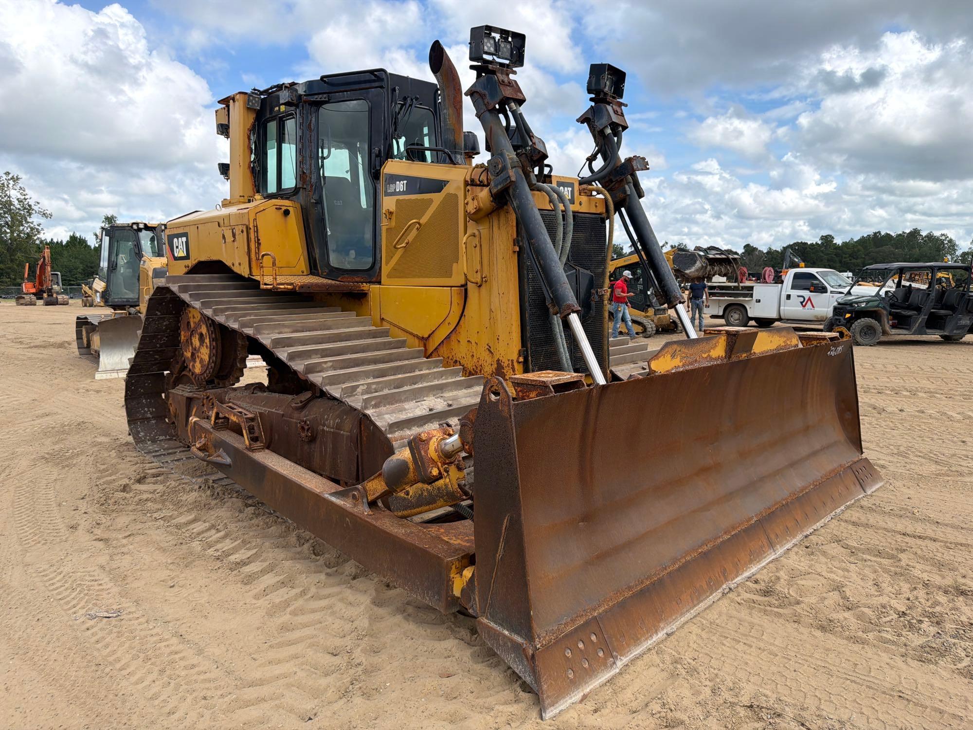 Caterpillar D6T