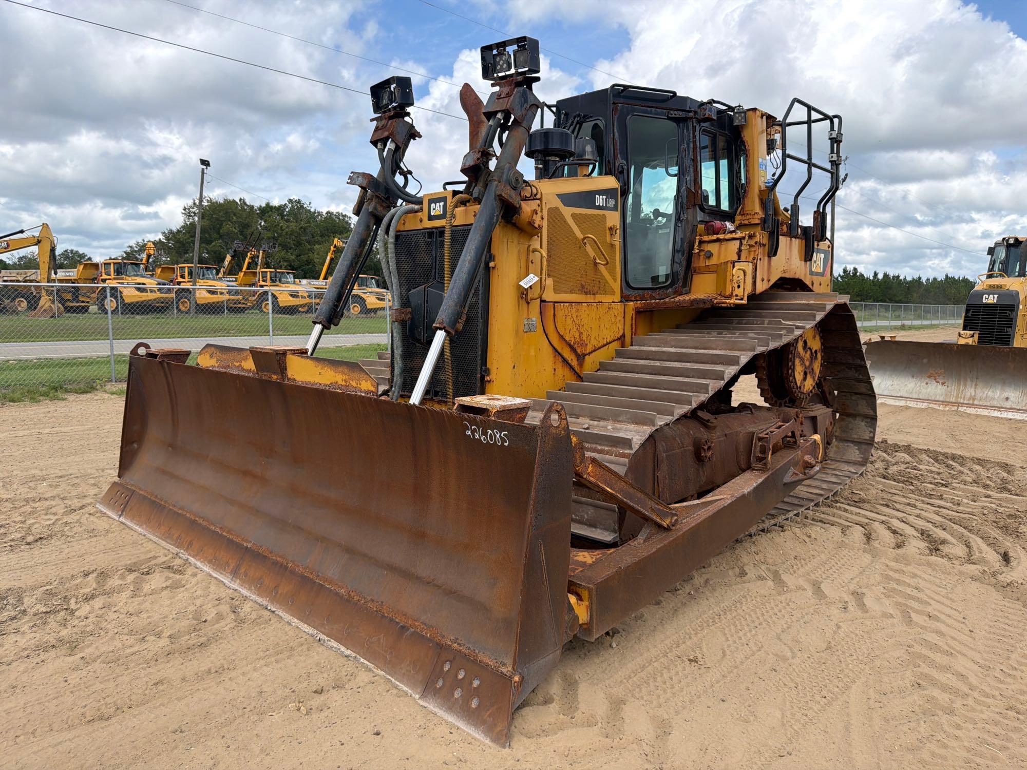 Caterpillar D6T
