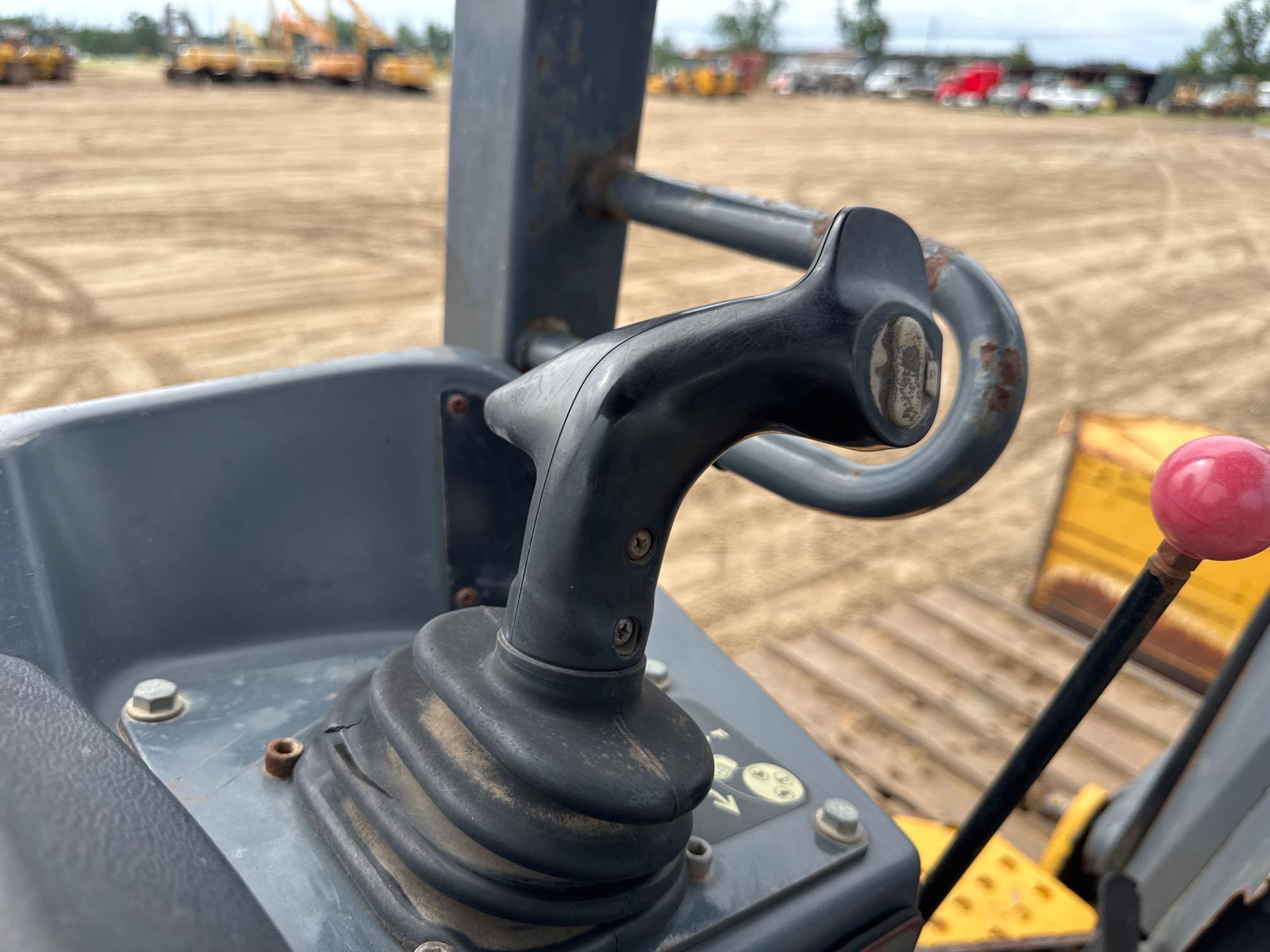 2016 John Deere 700K