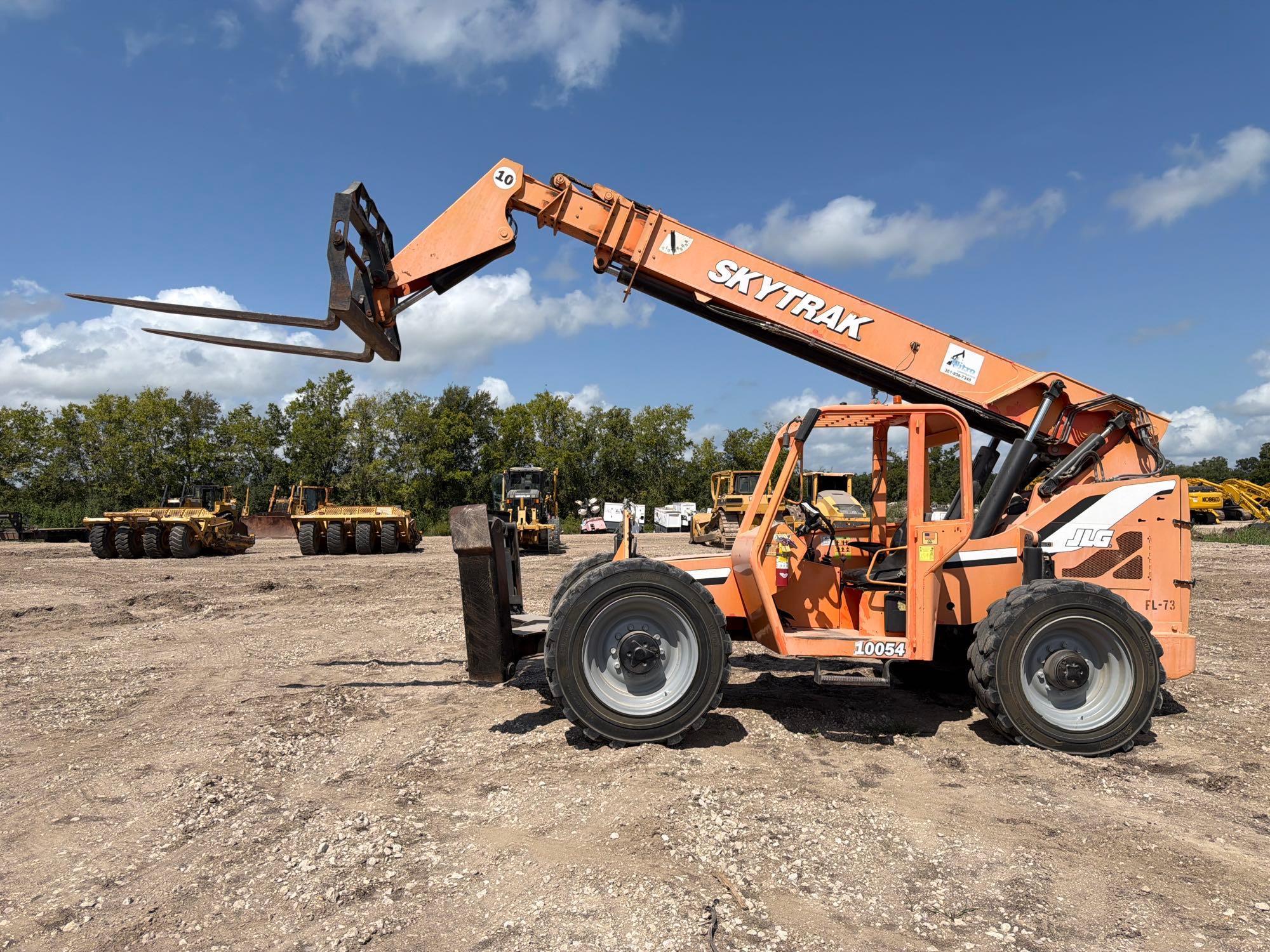 Photo of 2012 JLG 10054