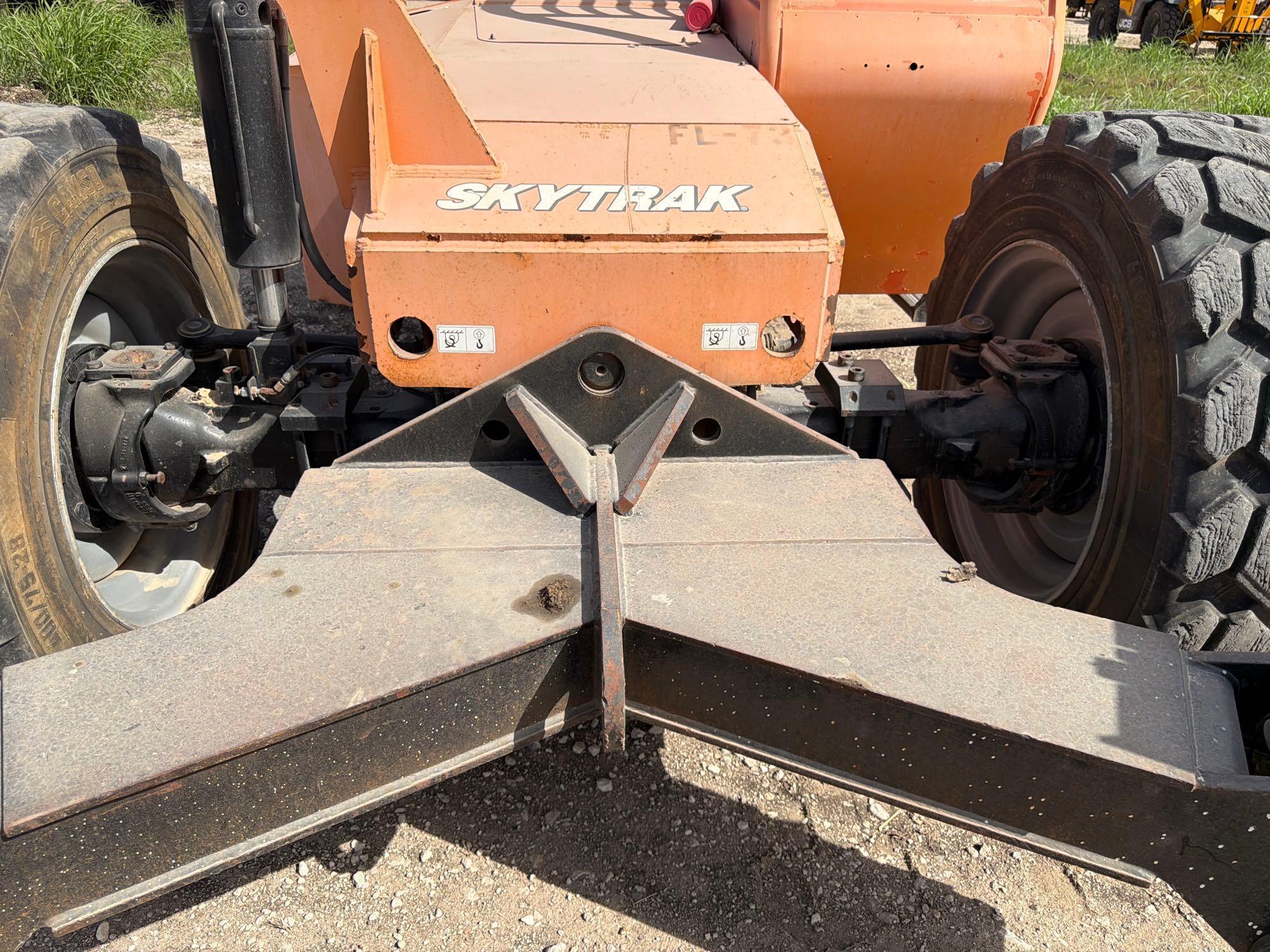 2012 JLG 10054