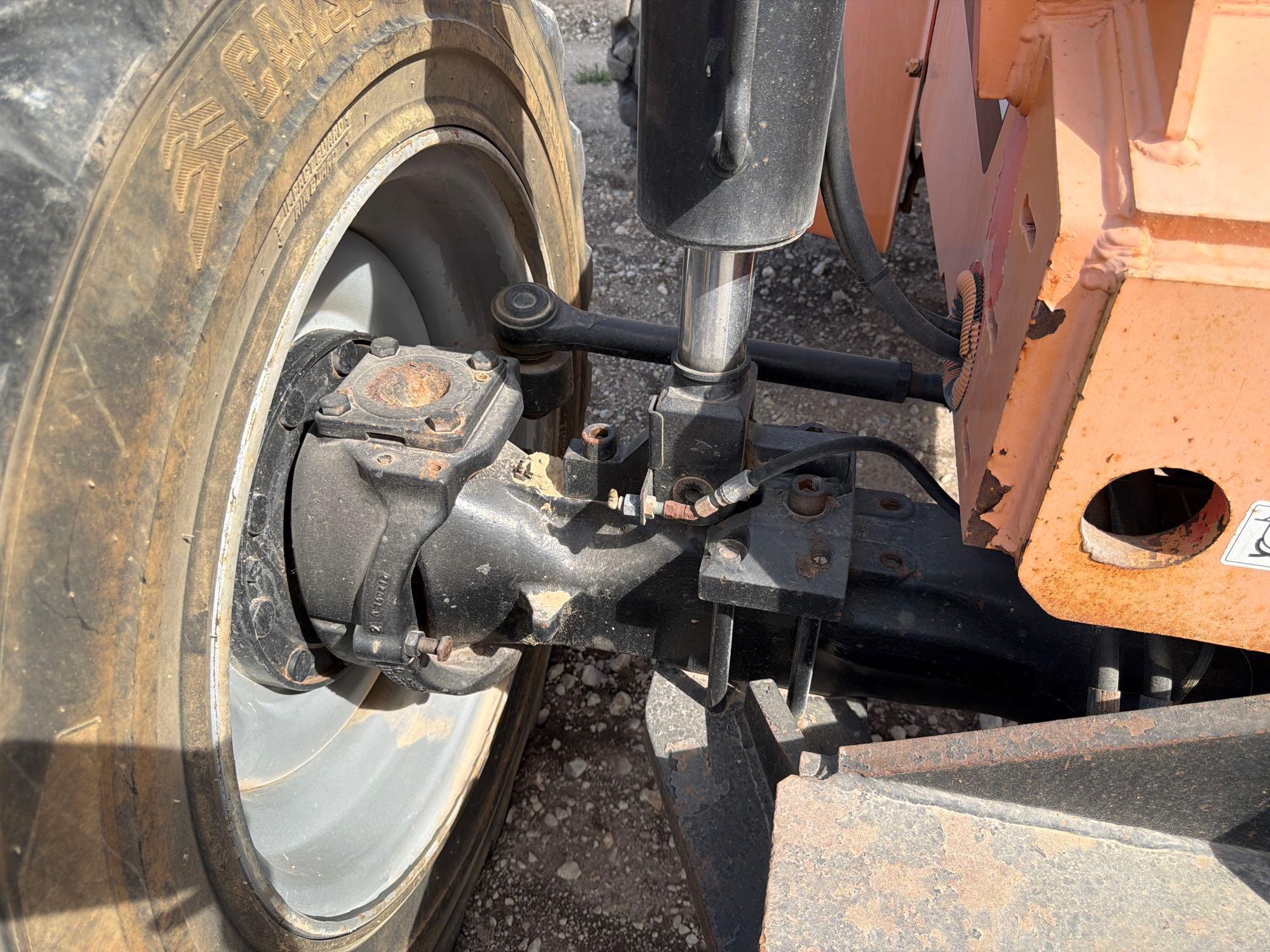 2012 JLG 10054