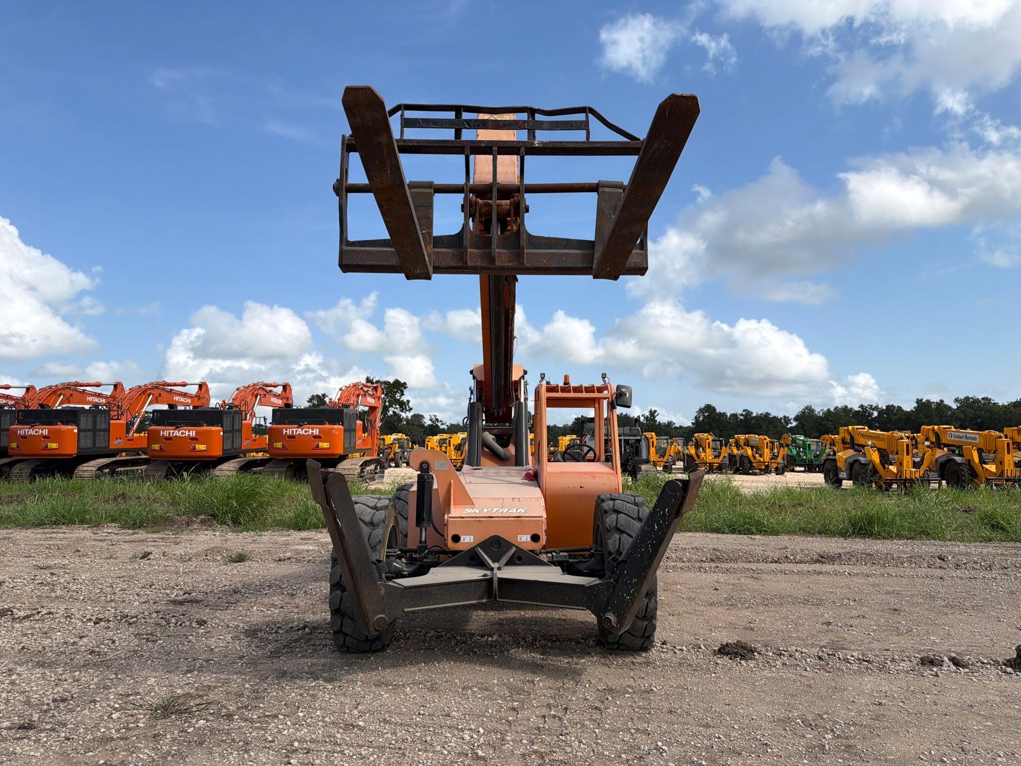 2012 JLG 10054