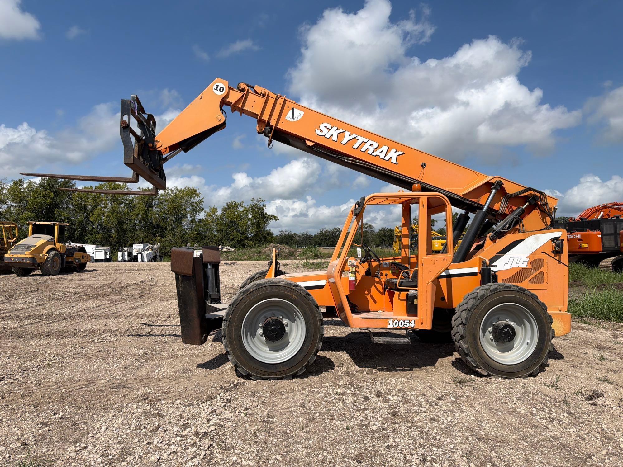 Photo of 2012 JLG 10054