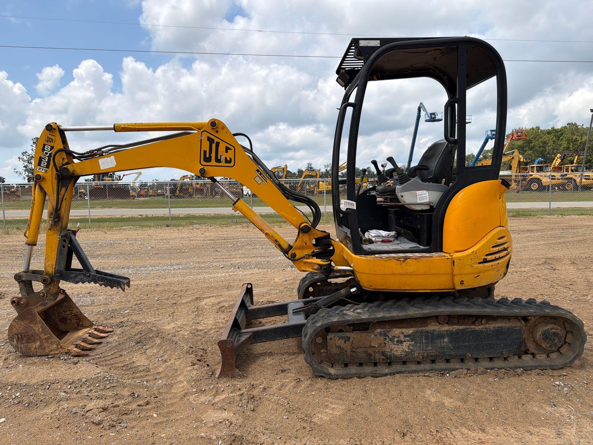 Photo of 2004 JCB 8032ZTS