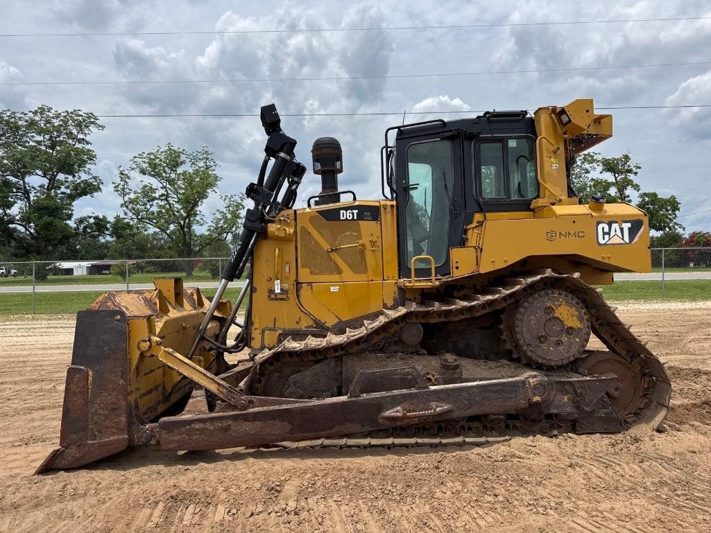 Caterpillar D6T XL