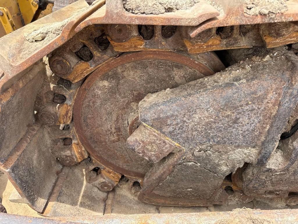 Caterpillar D6T XL
