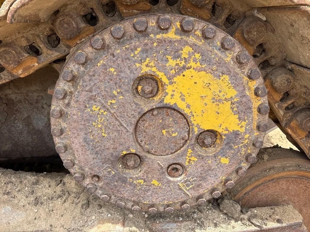 Caterpillar D6T XL