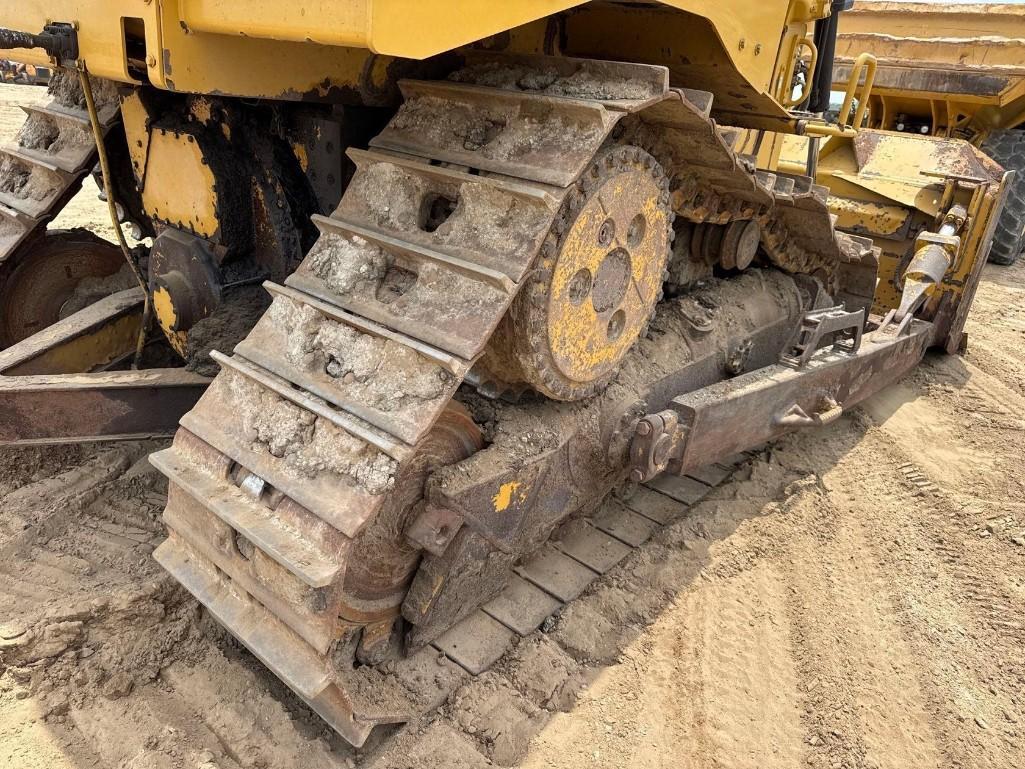 Caterpillar D6T XL