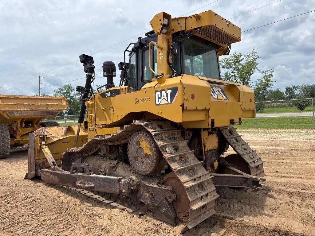 Caterpillar D6T XL