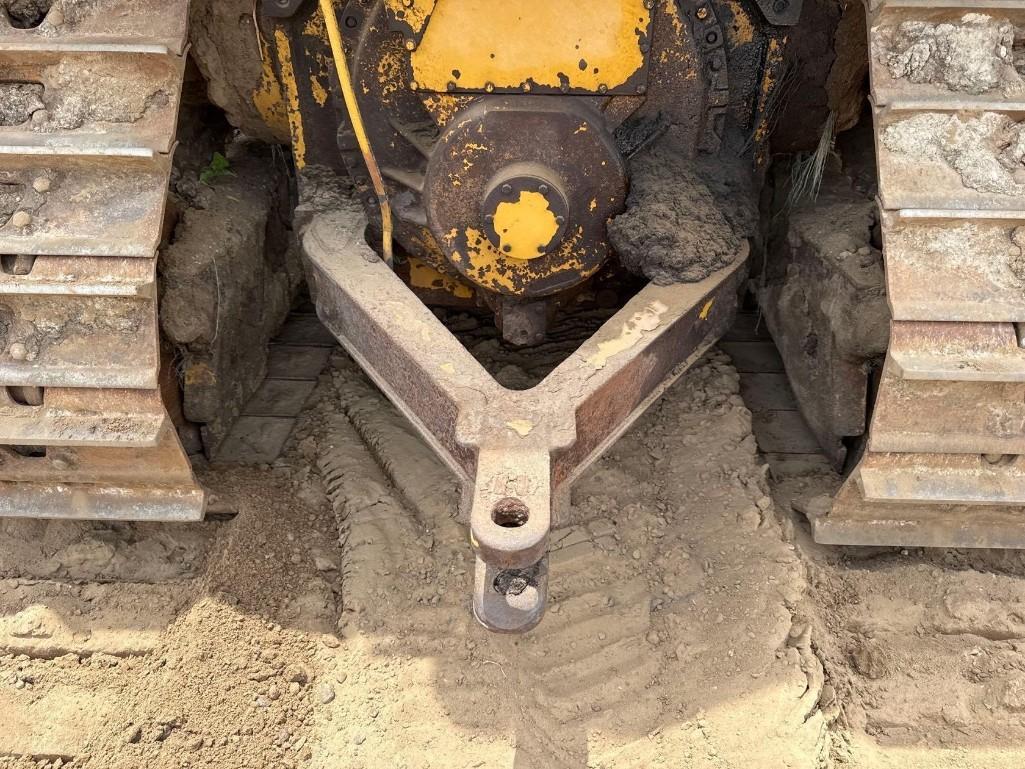 Caterpillar D6T XL
