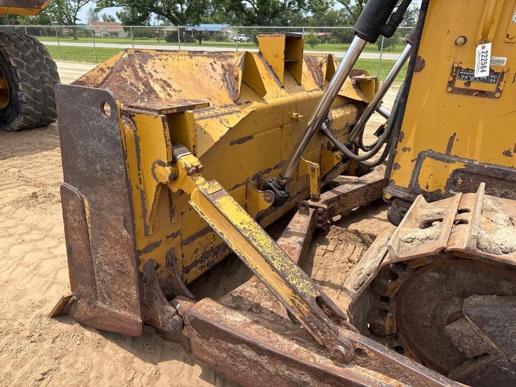 Caterpillar D6T XL