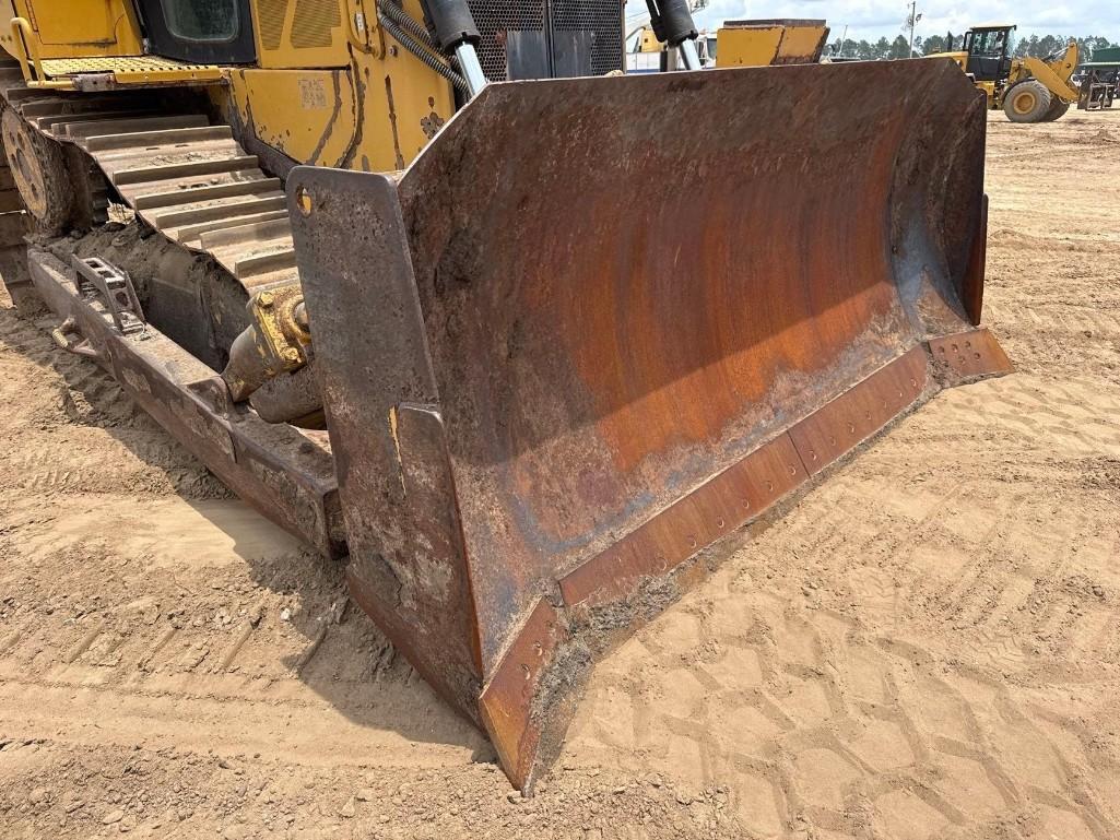 Caterpillar D6T XL