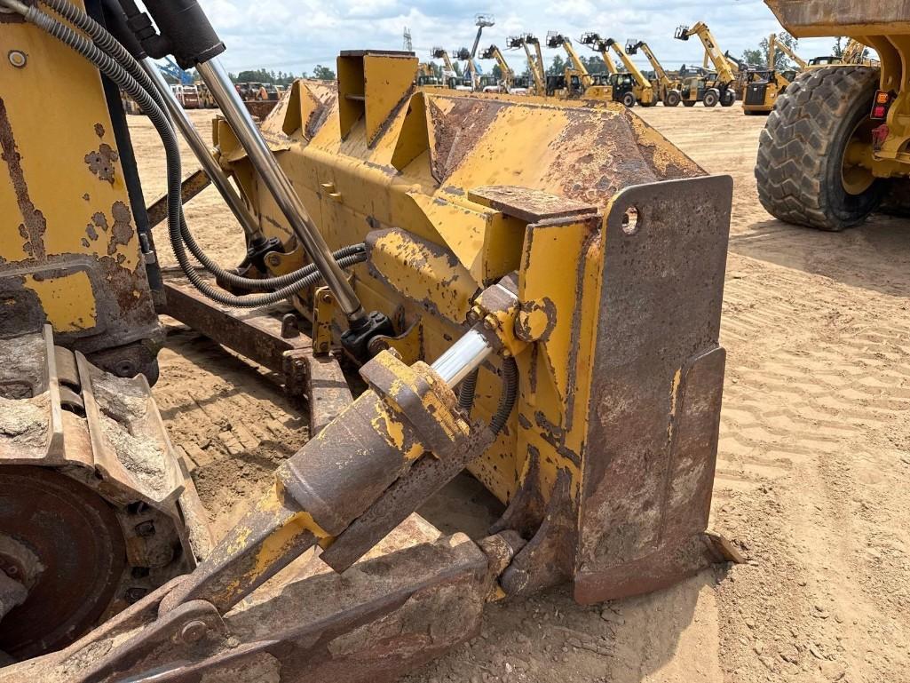 Caterpillar D6T XL
