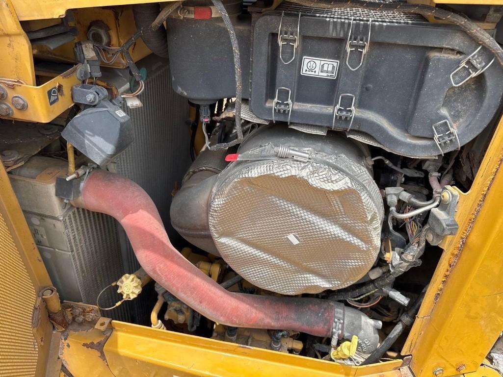 Caterpillar D6T XL