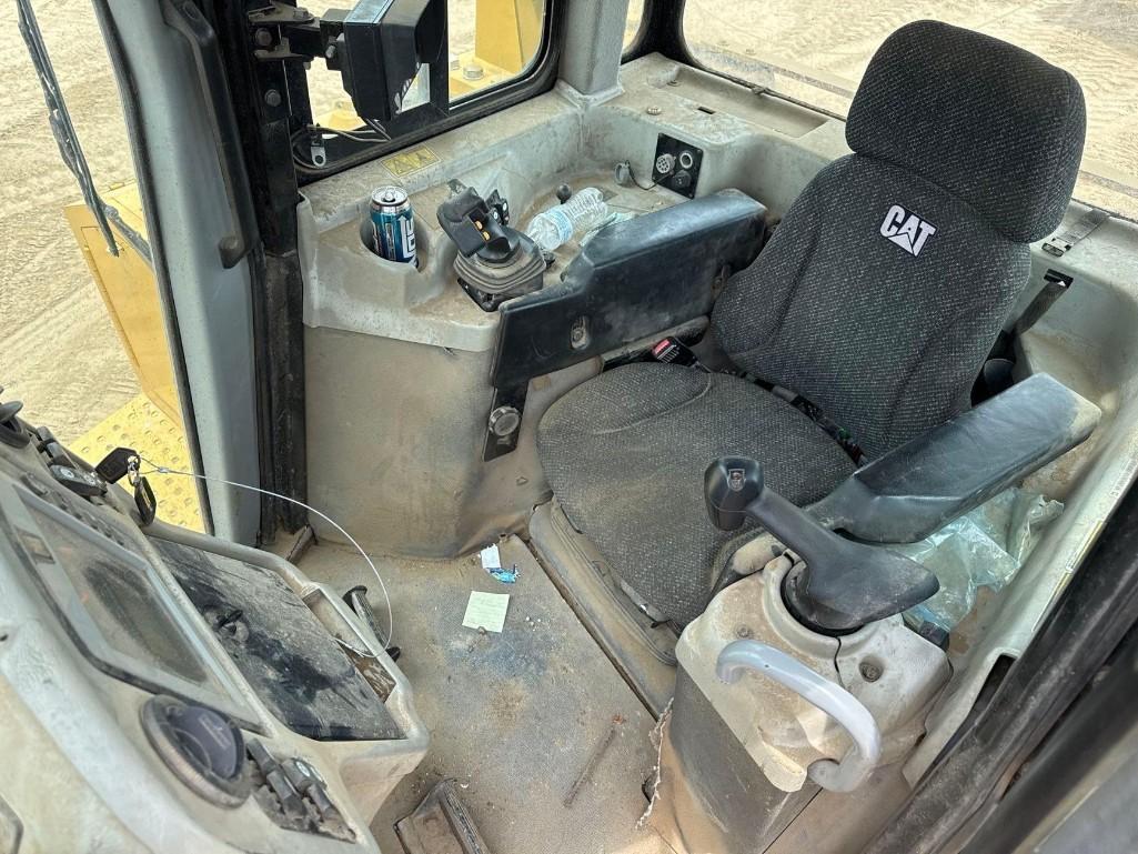 Caterpillar D6T XL