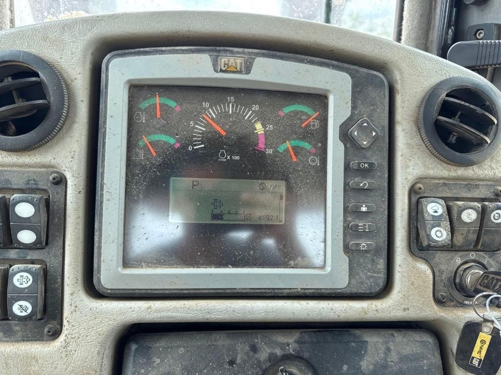Caterpillar D6T XL