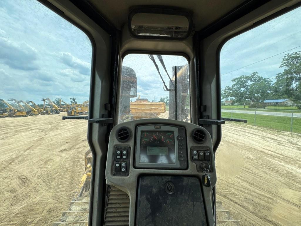 Caterpillar D6T XL