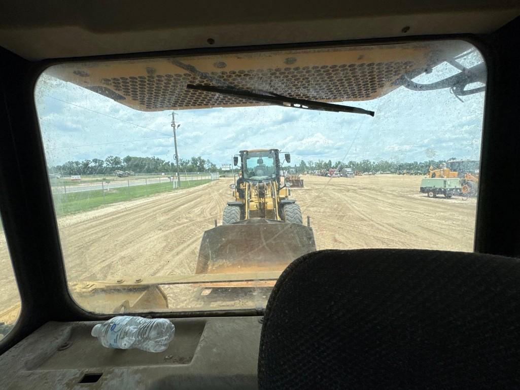 Caterpillar D6T XL