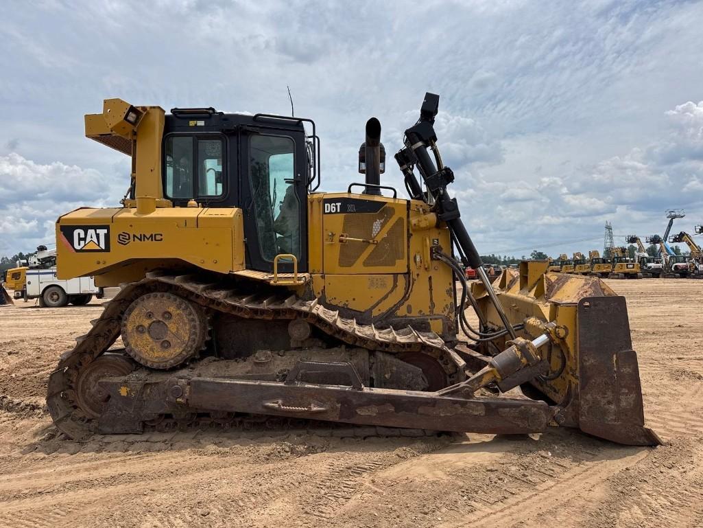 Caterpillar D6T XL