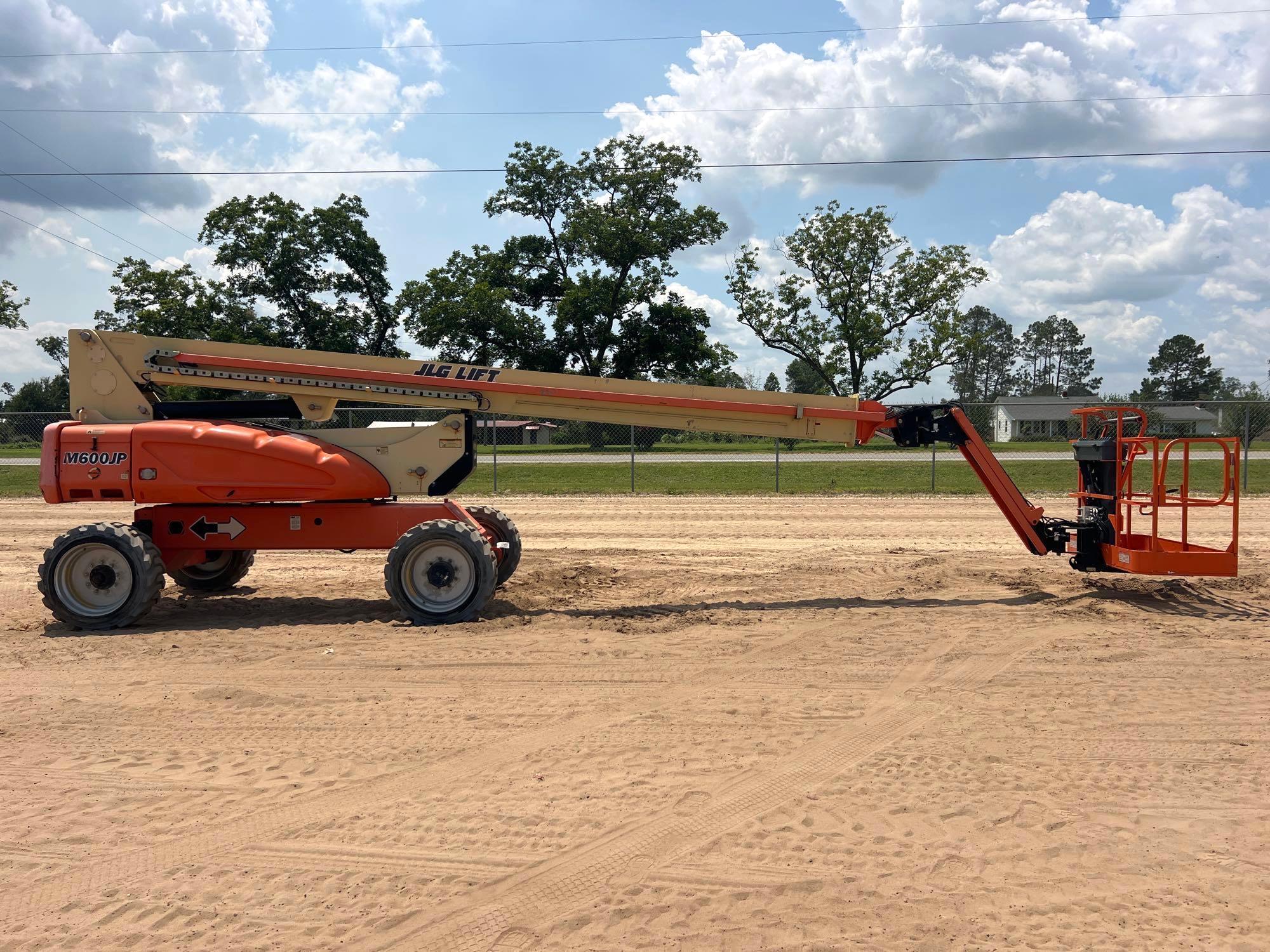 Photo of JLG M600JP
