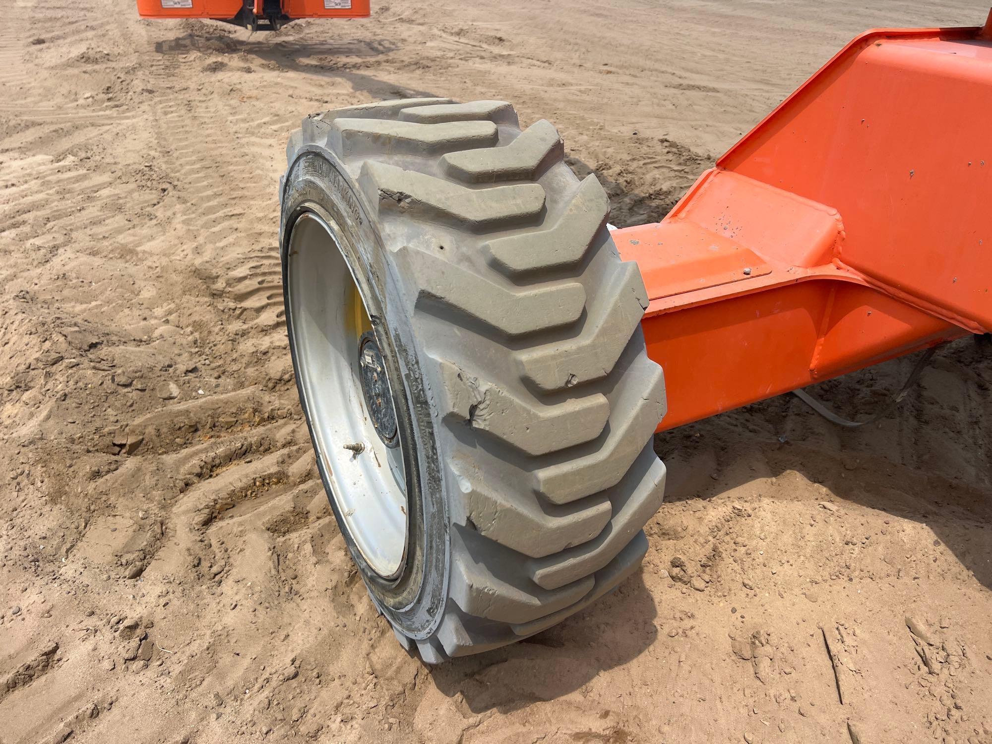 JLG M600JP