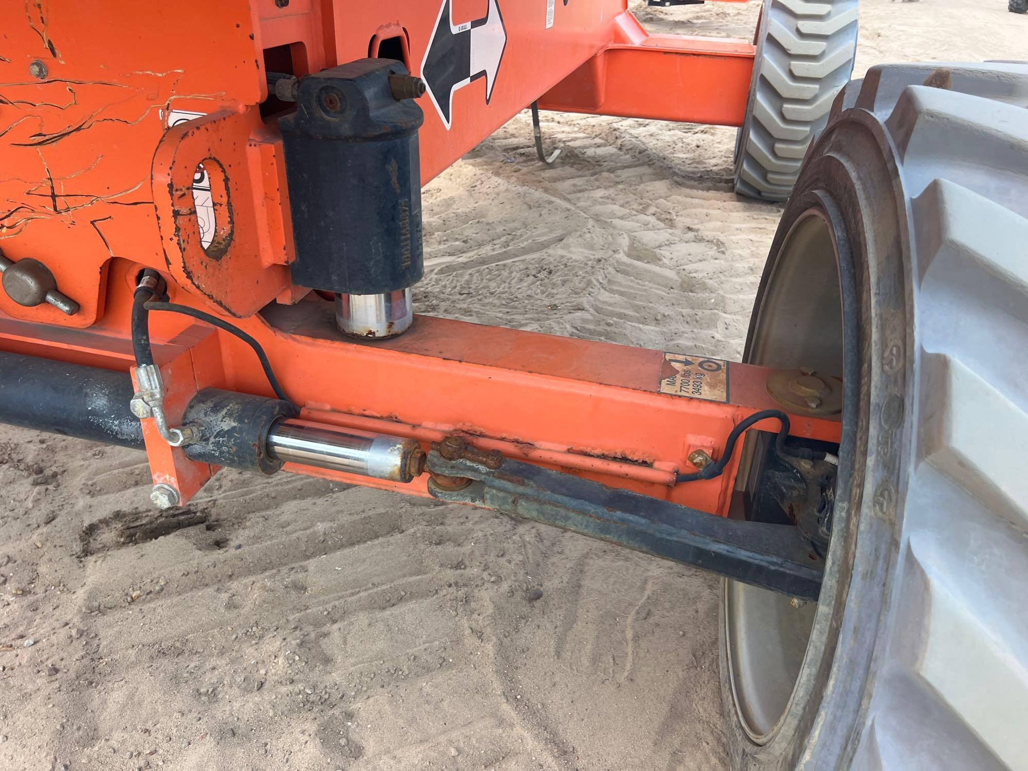 JLG M600JP