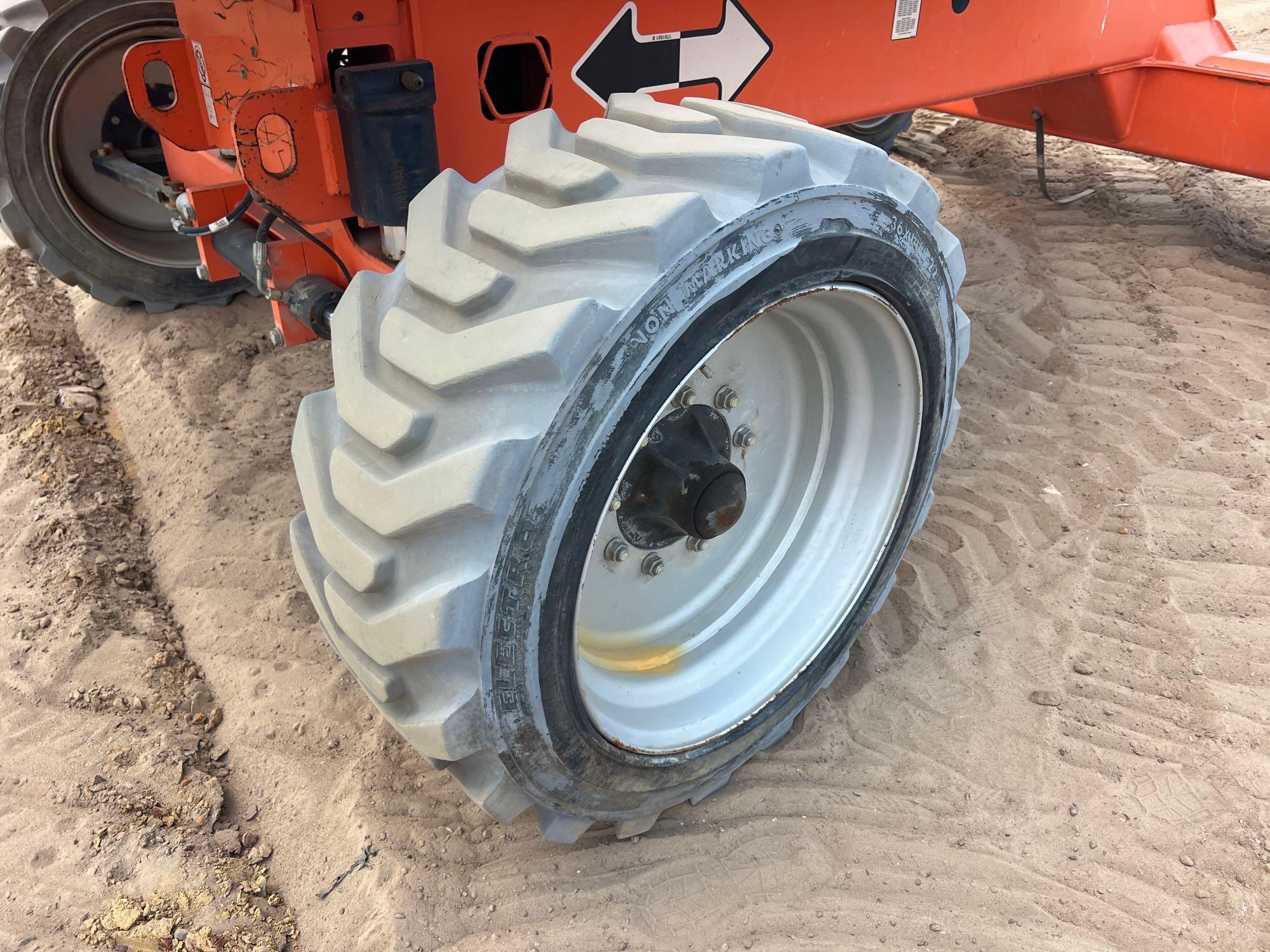 JLG M600JP