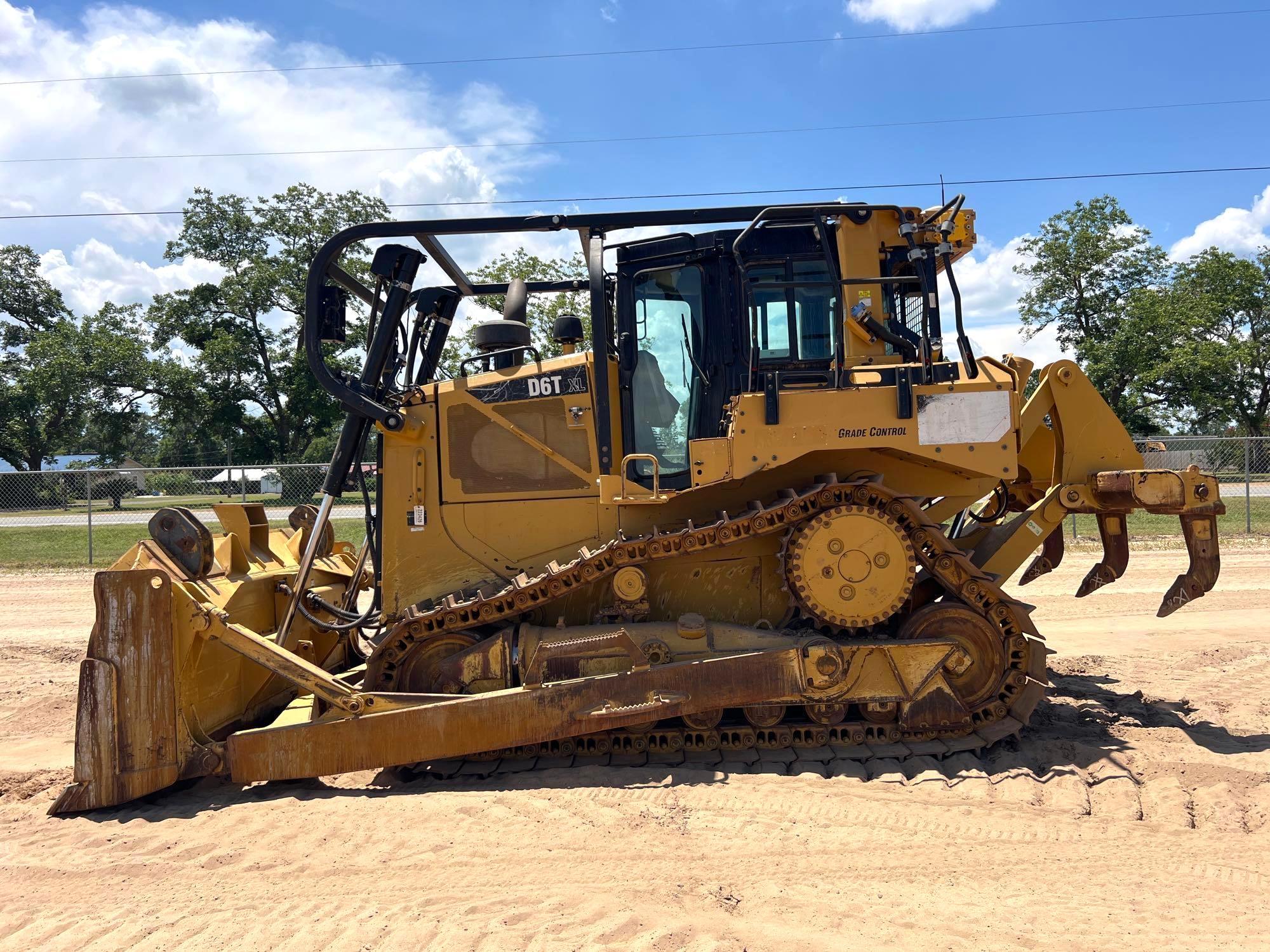 Caterpillar D6T XL