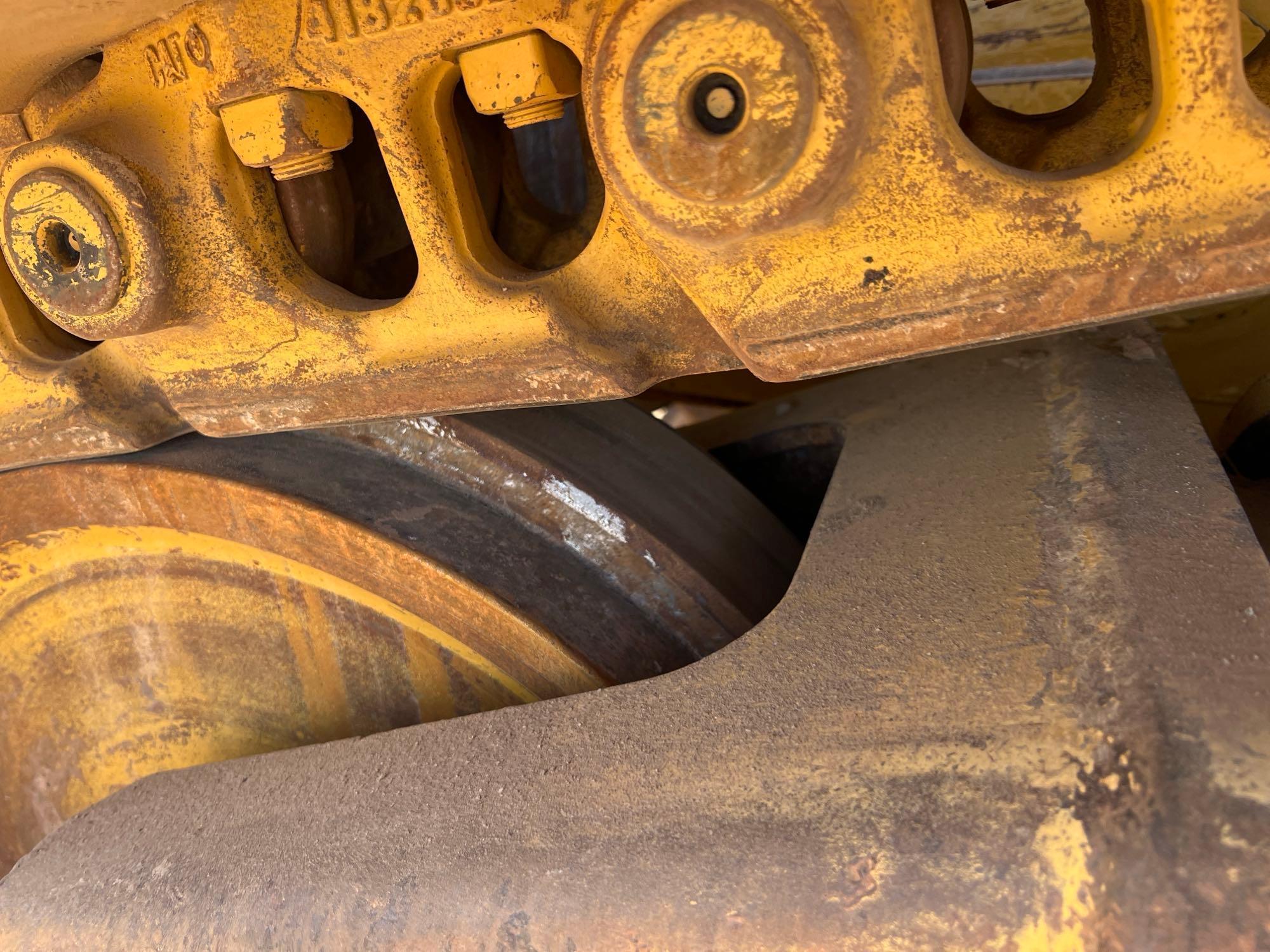 Caterpillar D6T XL