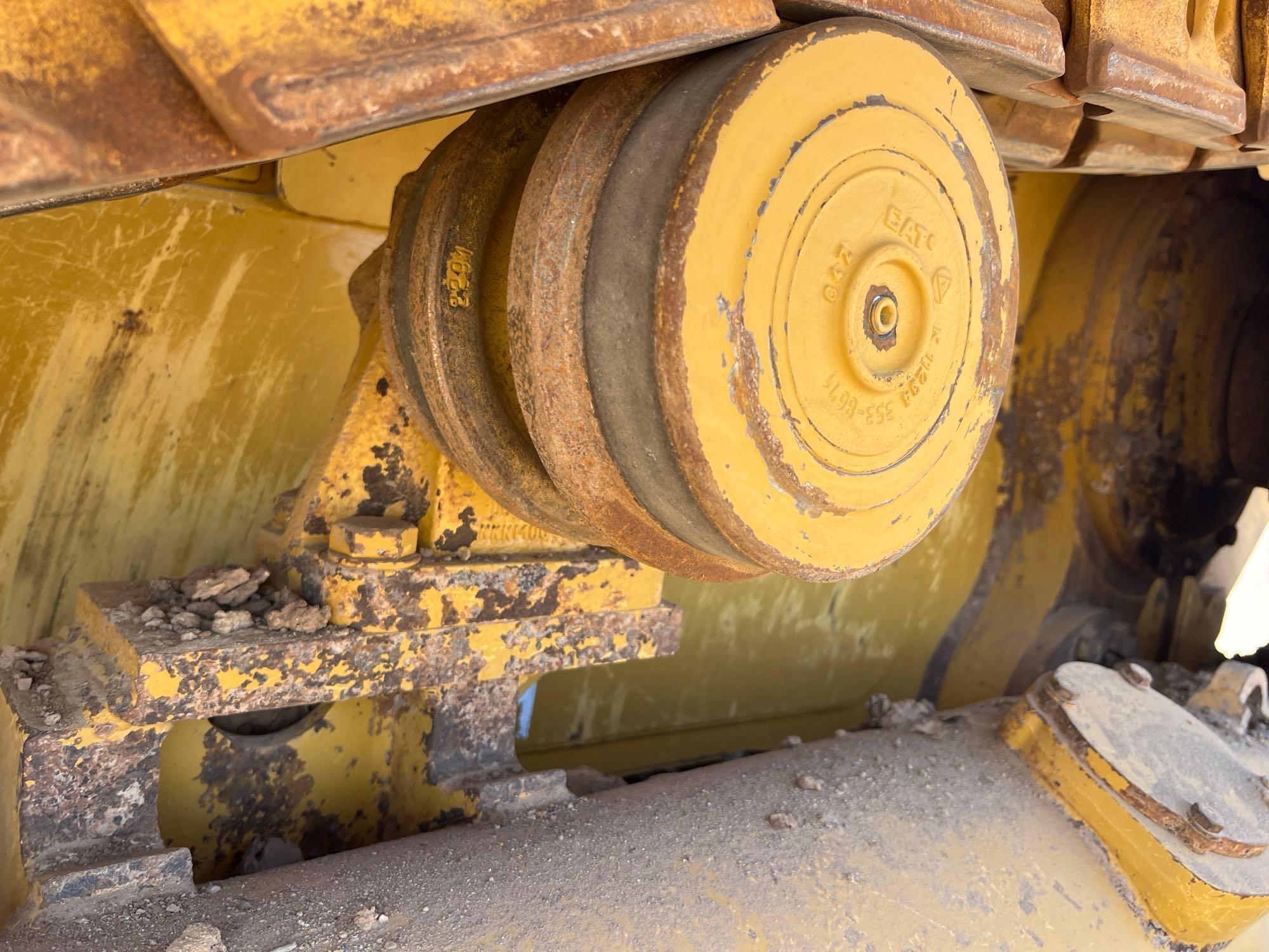 Caterpillar D6T XL