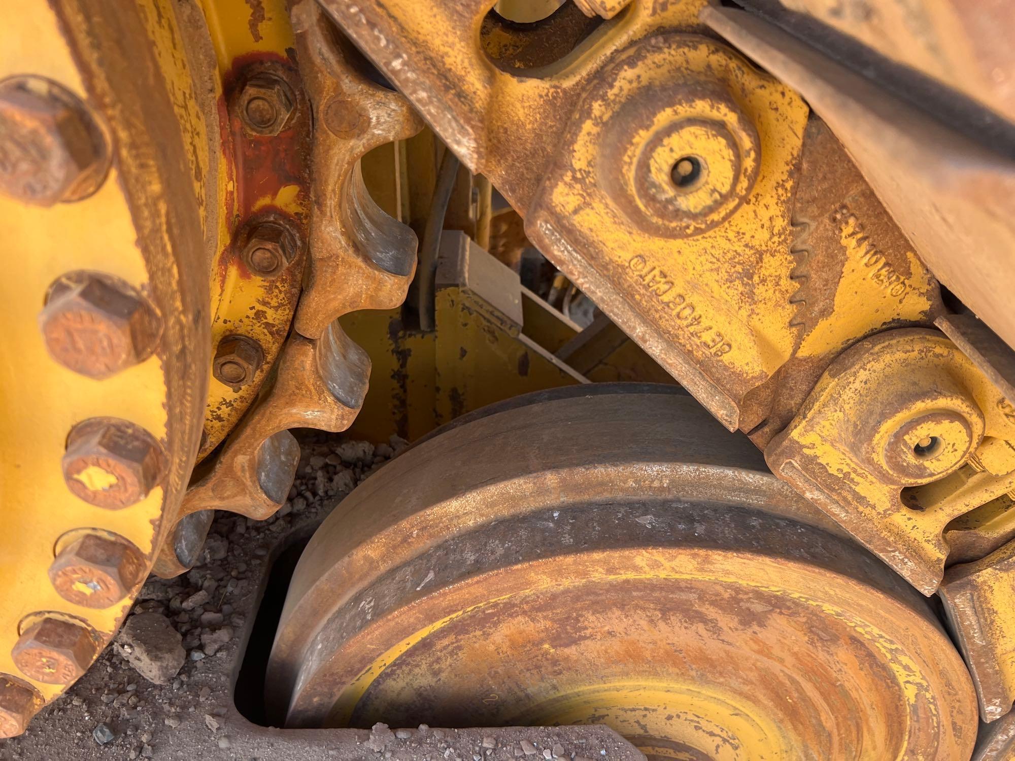Caterpillar D6T XL