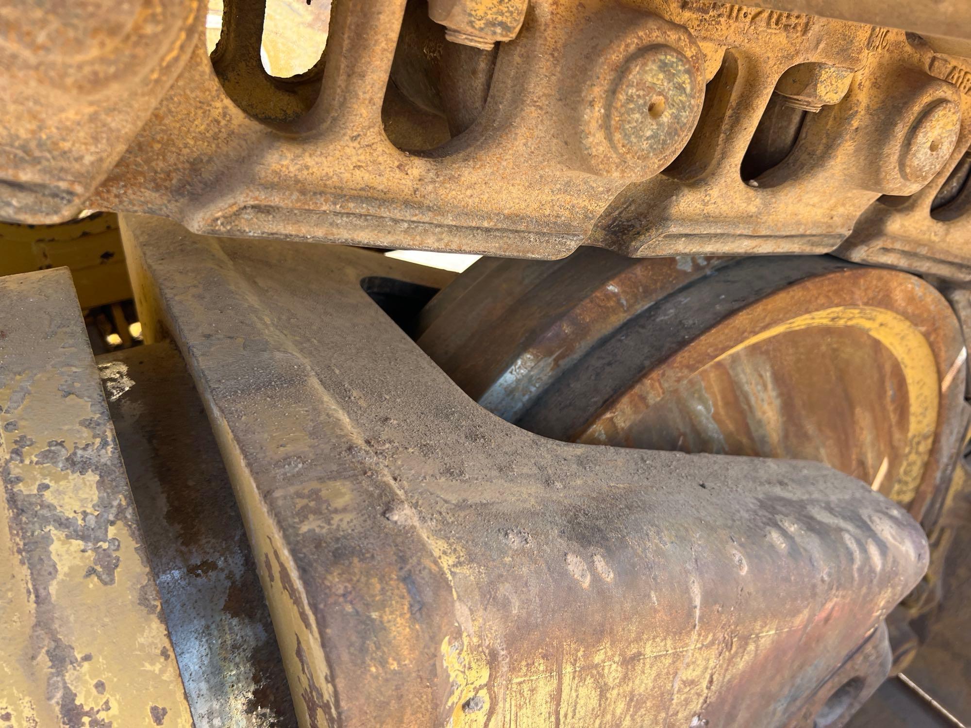Caterpillar D6T XL