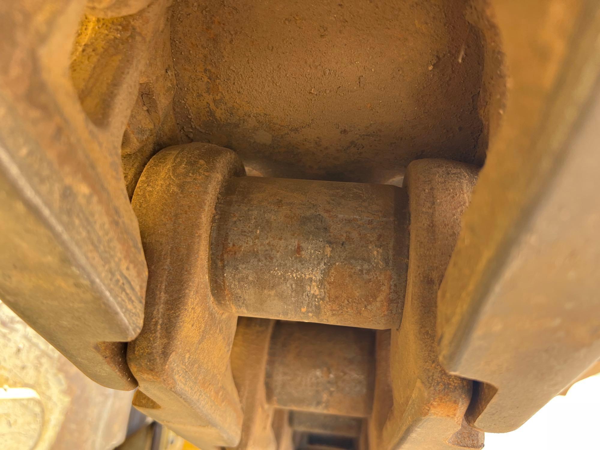 Caterpillar D6T XL