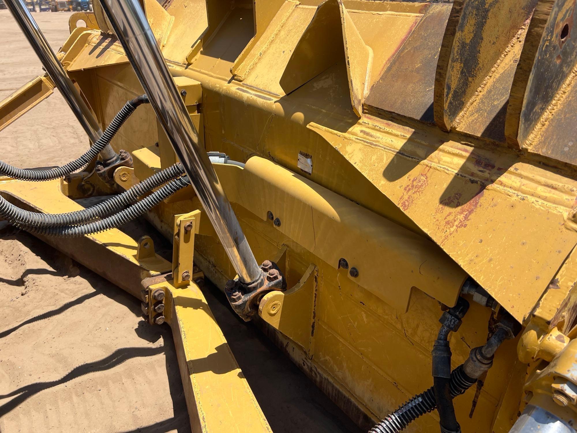 Caterpillar D6T XL