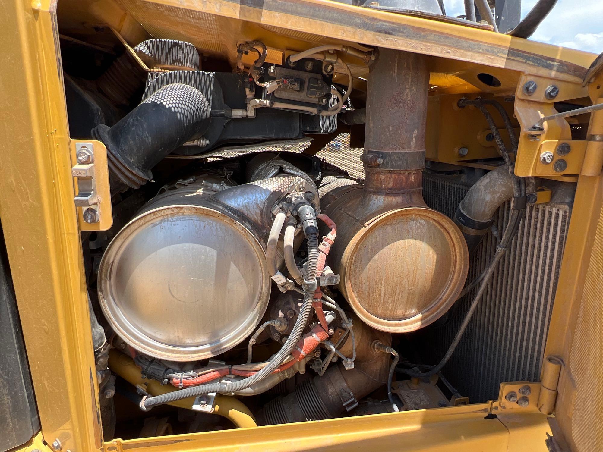 Caterpillar D6T XL