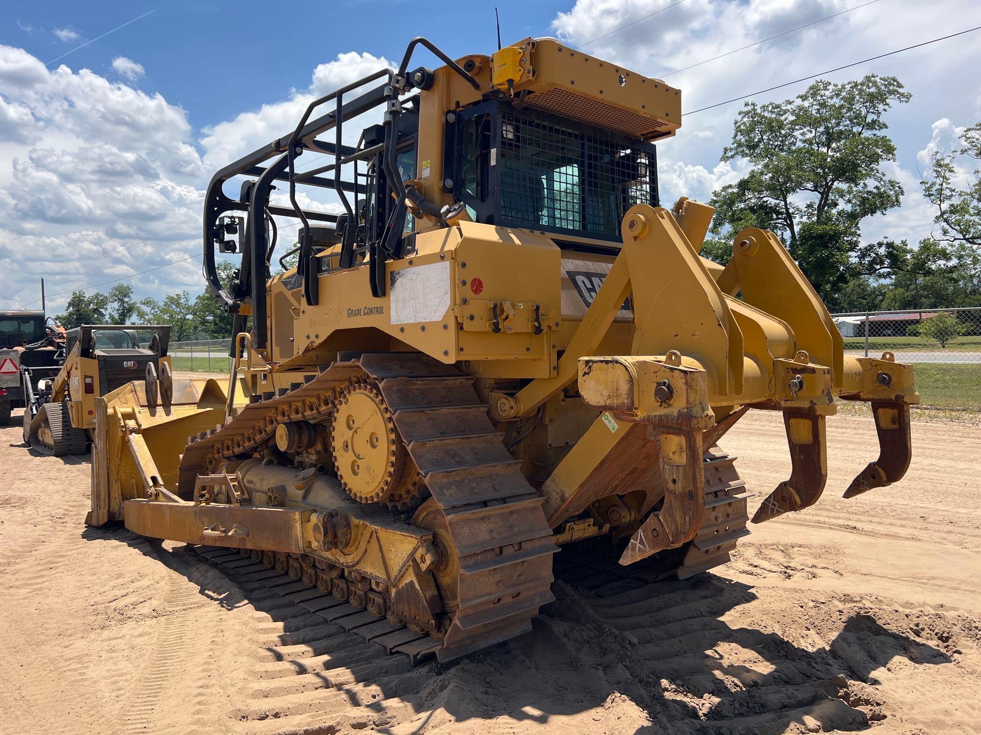 Caterpillar D6T XL