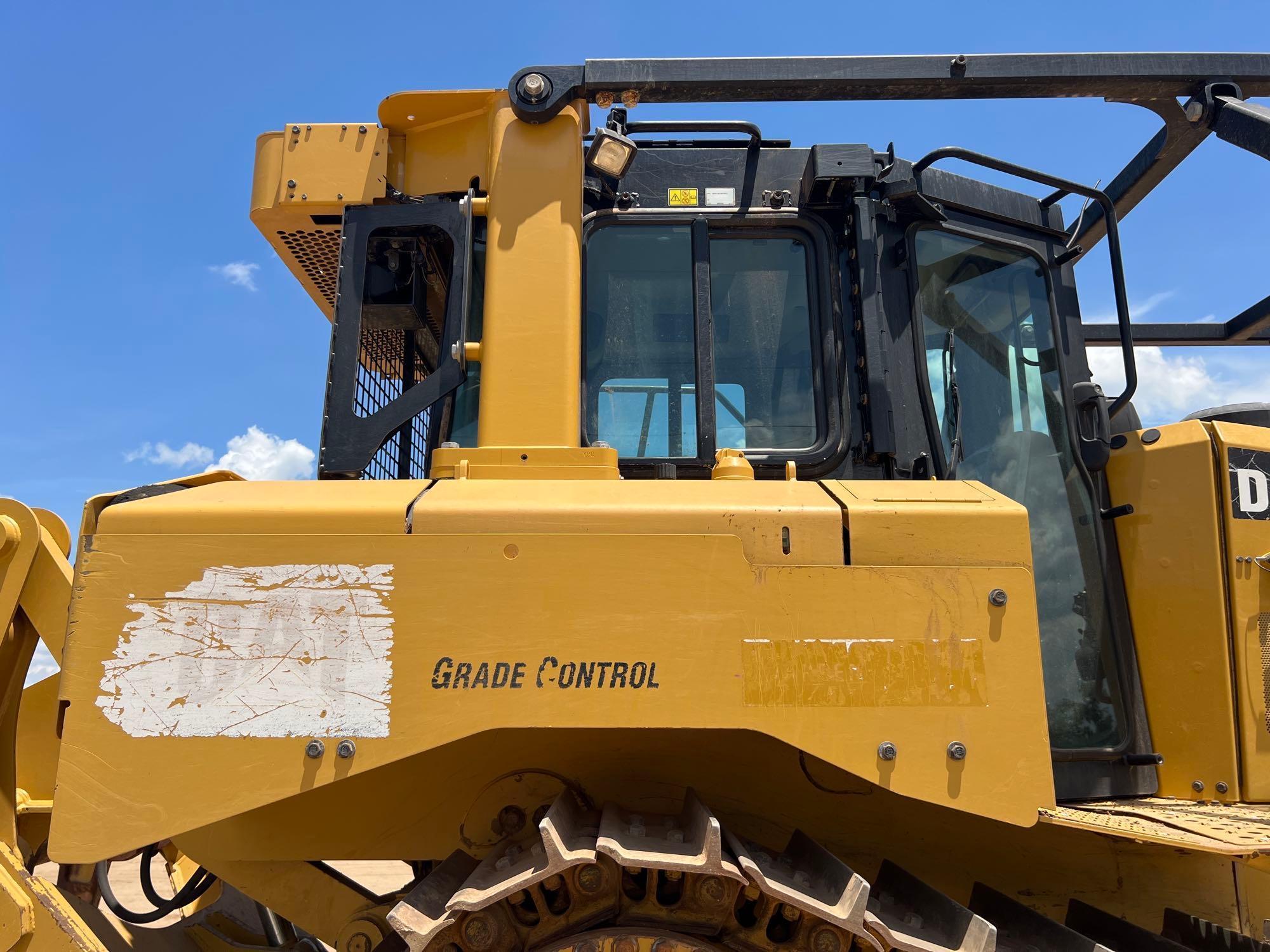 Caterpillar D6T XL