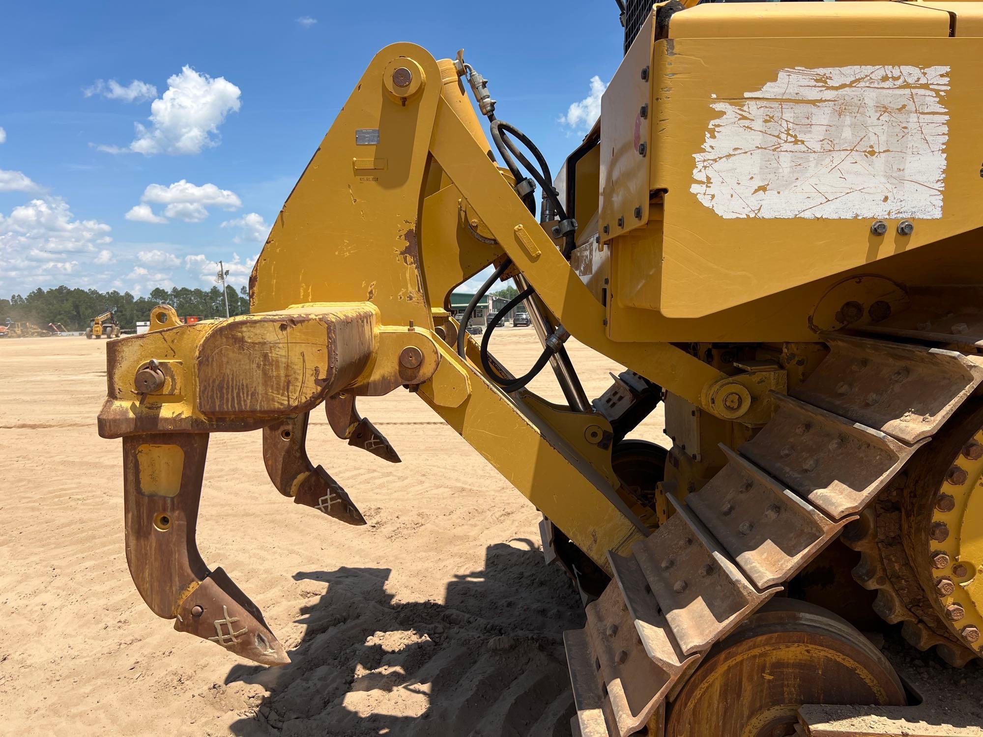 Caterpillar D6T XL