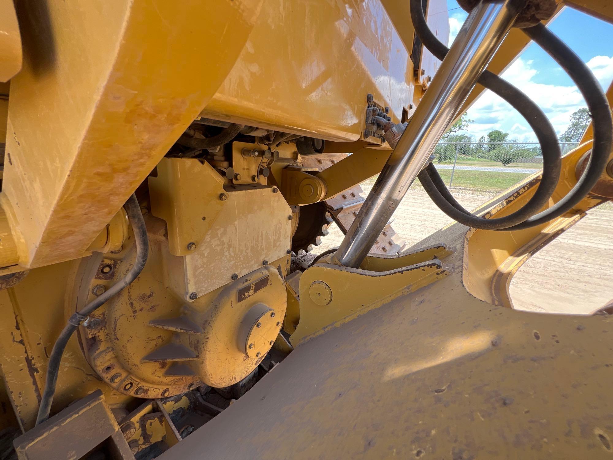 Caterpillar D6T XL