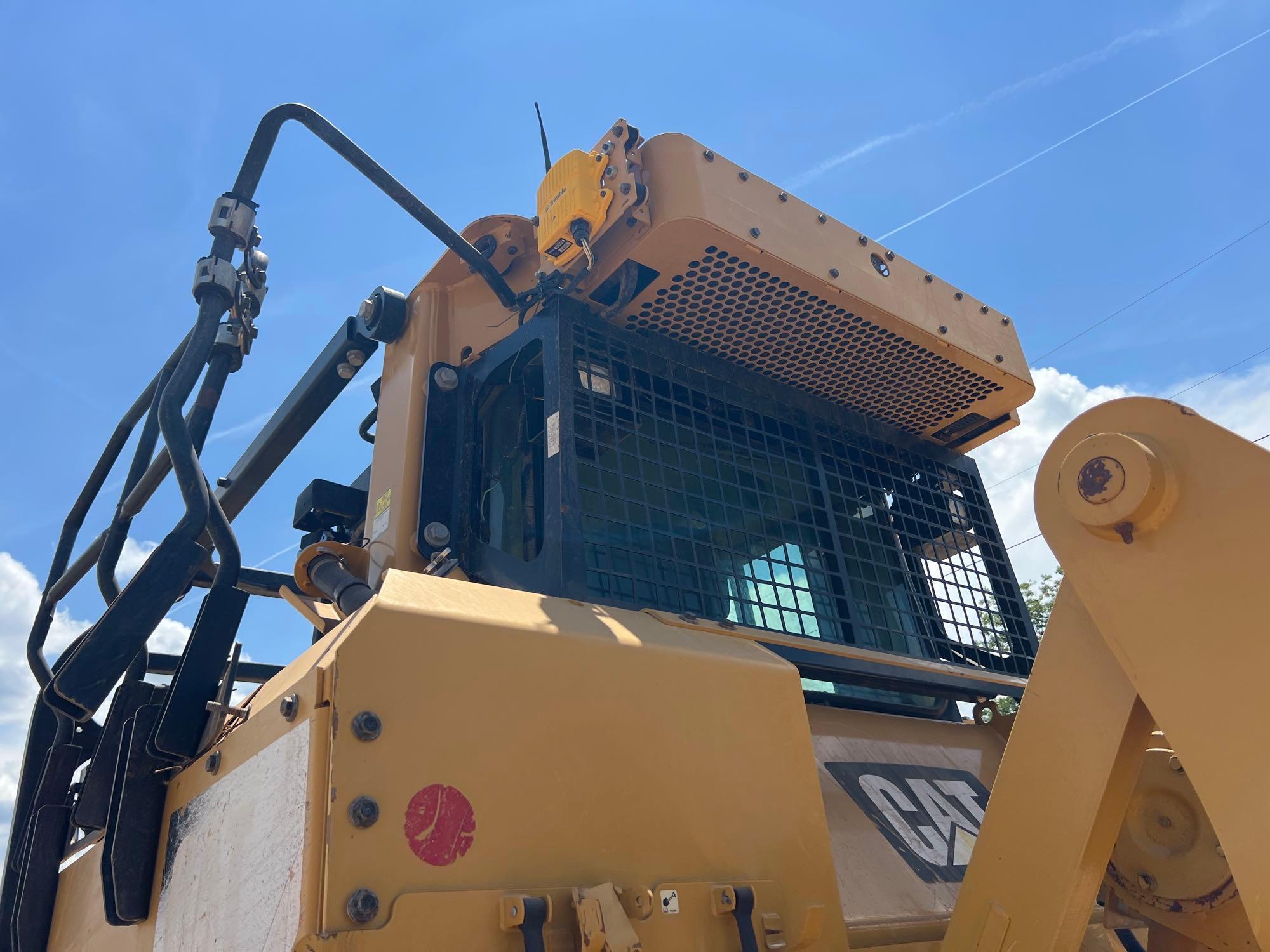 Caterpillar D6T XL