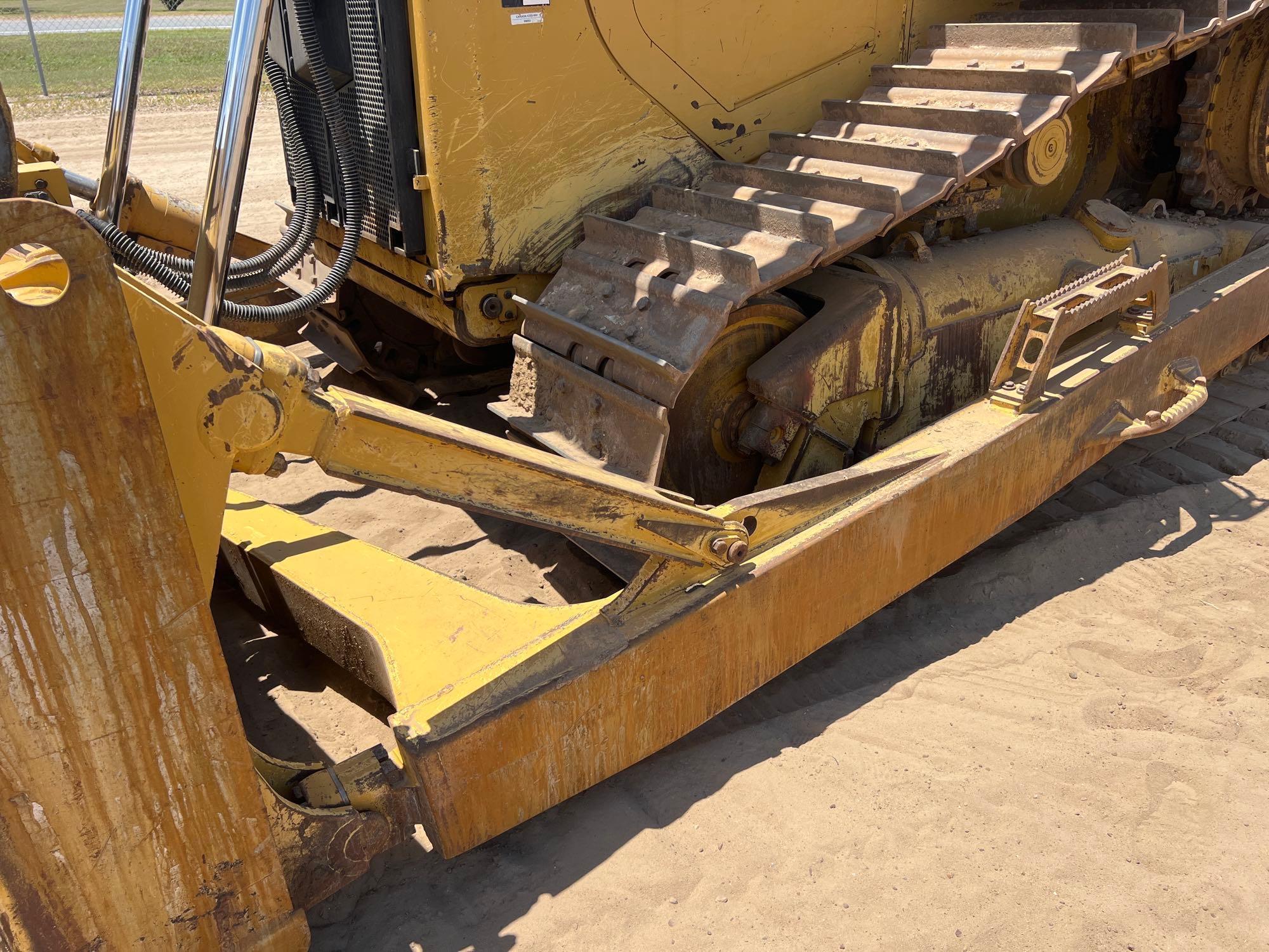 Caterpillar D6T XL
