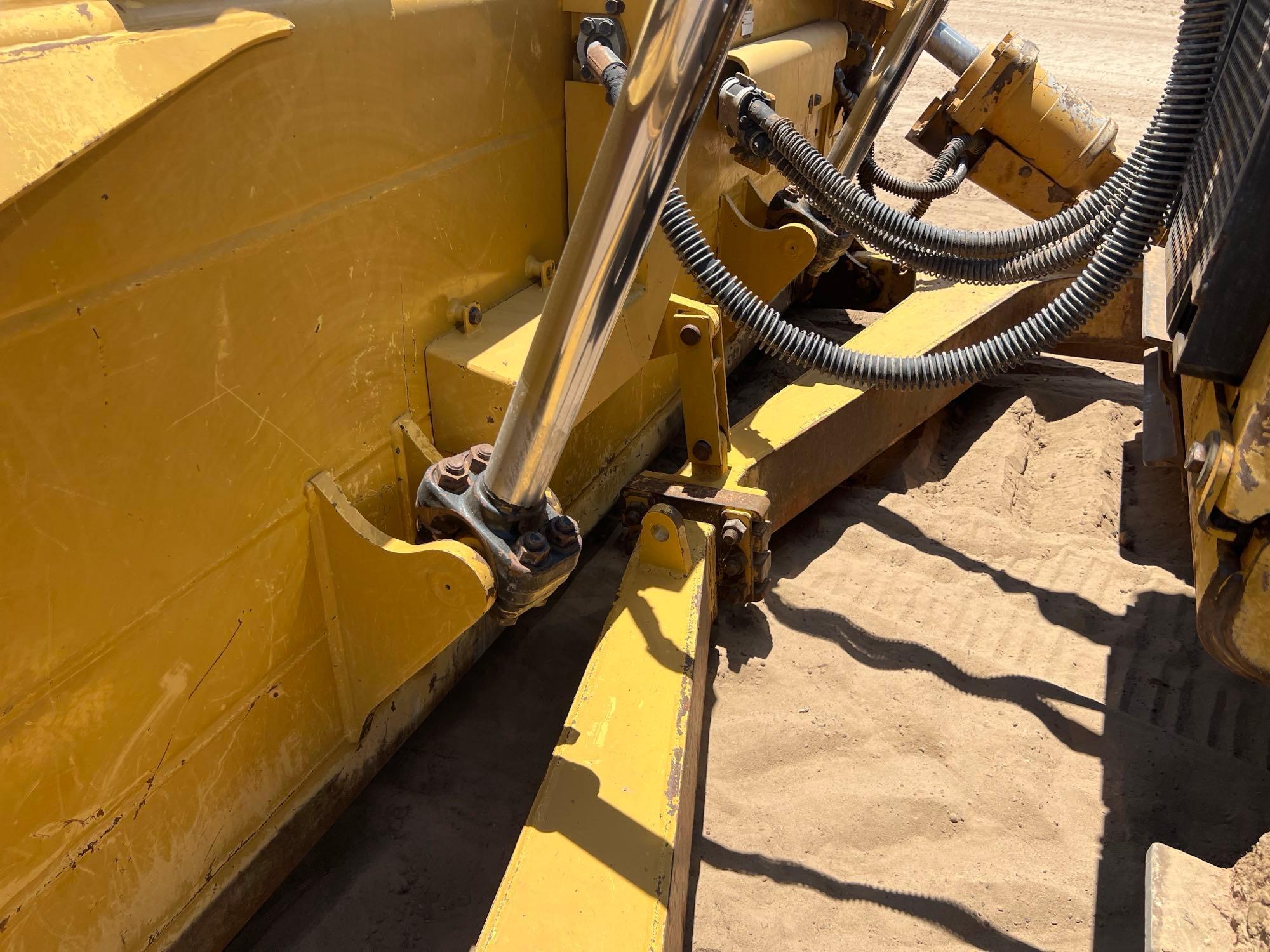 Caterpillar D6T XL